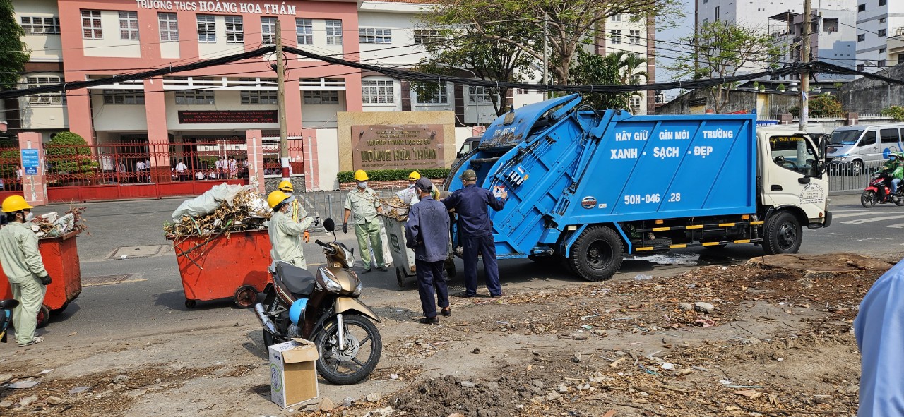 Diện mạo mới của đường Ho&agrave;ng Hoa Th&aacute;m sau phản &aacute;nh của B&aacute;o Người Lao Động- Ảnh 2.
