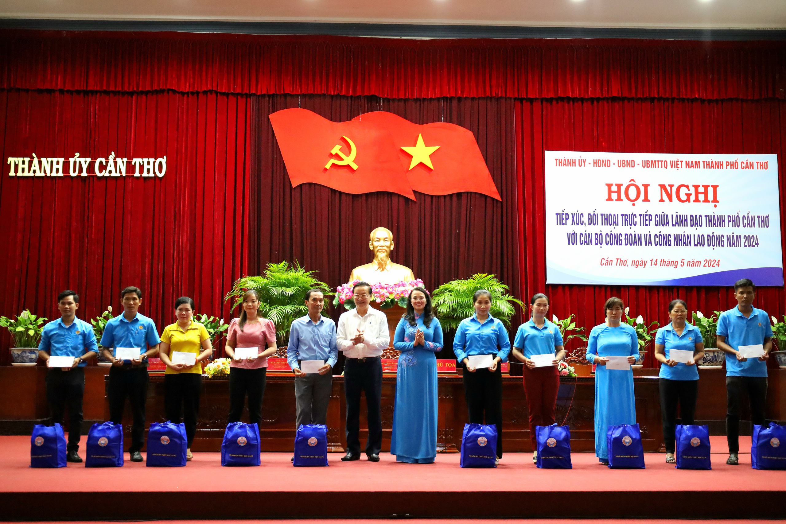 B&iacute; thư Nguyễn Văn Hiếu cảm ơn c&ocirc;ng nh&acirc;n g&oacute;p 