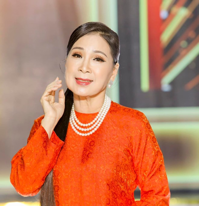 Dược sĩ Tiến, ca sĩ Hương Giang tổ chức lễ hội âm nhạc cho sinh viên - Ảnh 1.