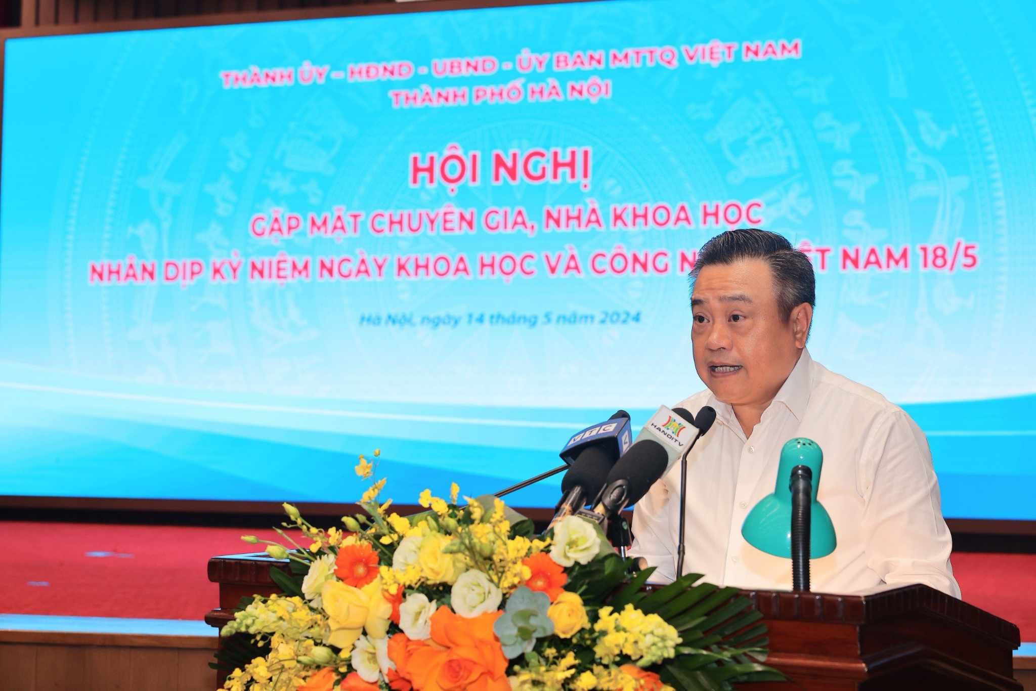GS-TS Ph&ugrave;ng Hữu Ph&uacute;: H&agrave; Nội như ngồi tr&ecirc;n &ldquo;n&uacute;i v&agrave;ng&rdquo;- Ảnh 3.