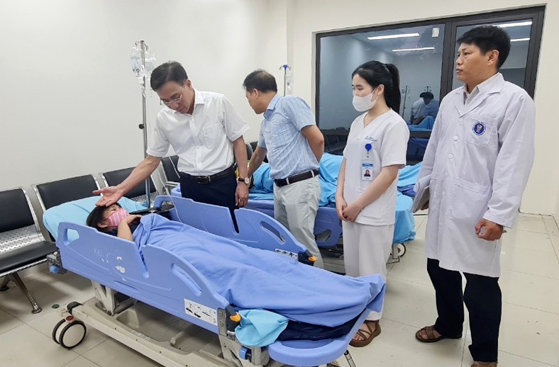 Yêu cầu đình chỉ bếp ăn khiến 350 công nhân nhập viện, nghi ngộ độc thực phẩm- Ảnh 1.