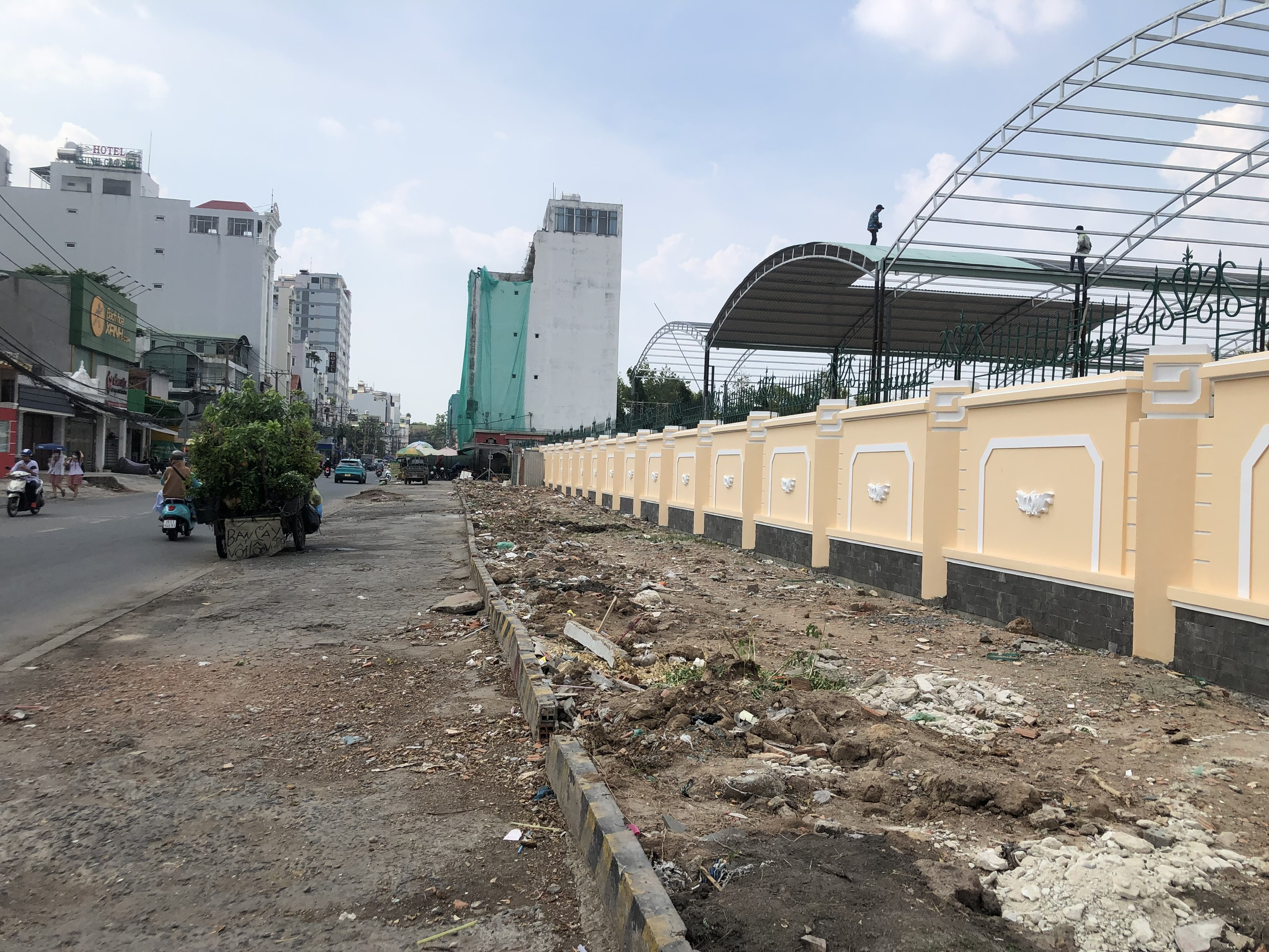 Diện mạo mới của đường Ho&agrave;ng Hoa Th&aacute;m sau phản &aacute;nh của B&aacute;o Người Lao Động- Ảnh 8.