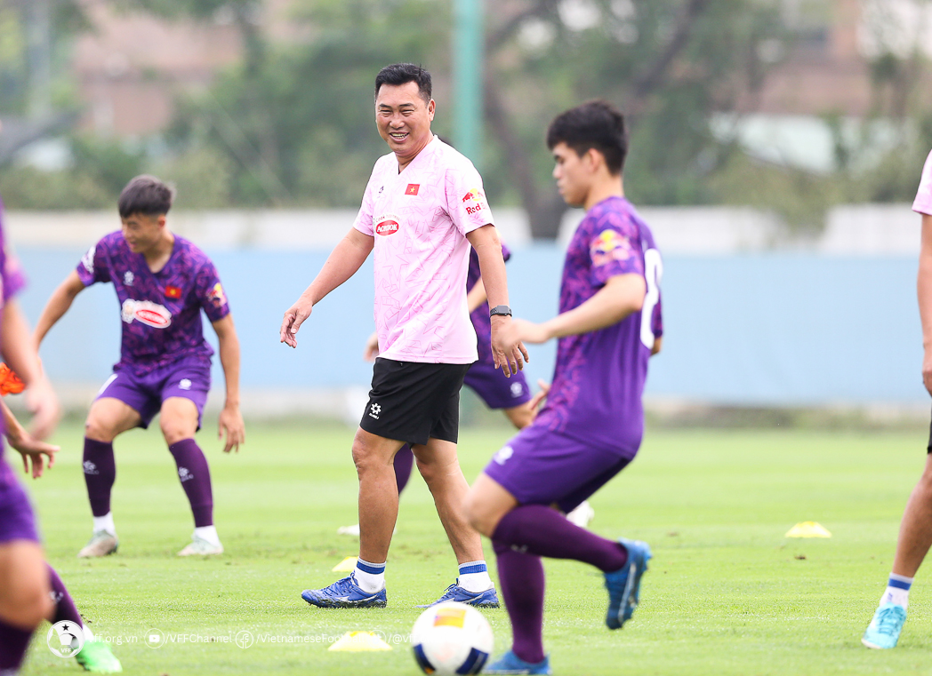 VFF bổ nhiệm người thay thế HLV Hoàng Anh Tuấn tại tuyển U19 Việt Nam- Ảnh 1.