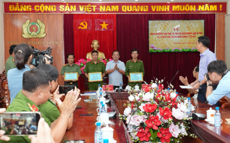 Vụ phó giám đốc công ty bị bắt cóc: Khen thưởng 3 tập thể phá án nhanh
