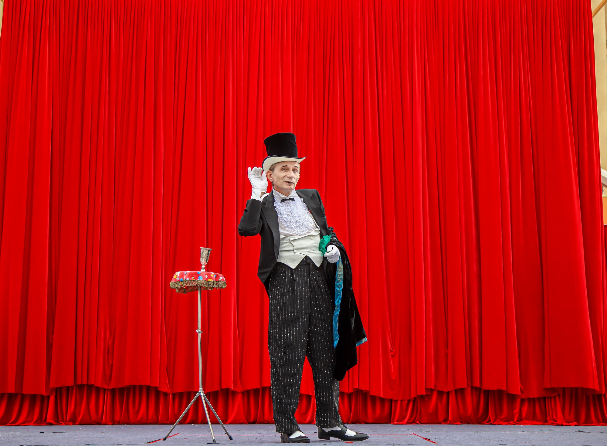 &ldquo;David Copperfield của l&agrave;ng ảo thuật h&agrave;i thế giới" c&ugrave;ng loạt nghệ sĩ huyền thoại hội tụ tại B&agrave; N&agrave;- Ảnh 2.