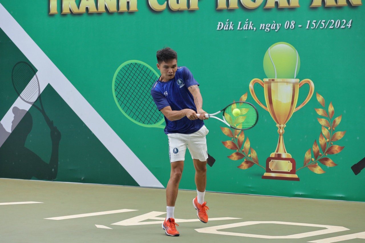 Trịnh Linh Giang ngược d&ograve;ng thắng v&aacute;n 1