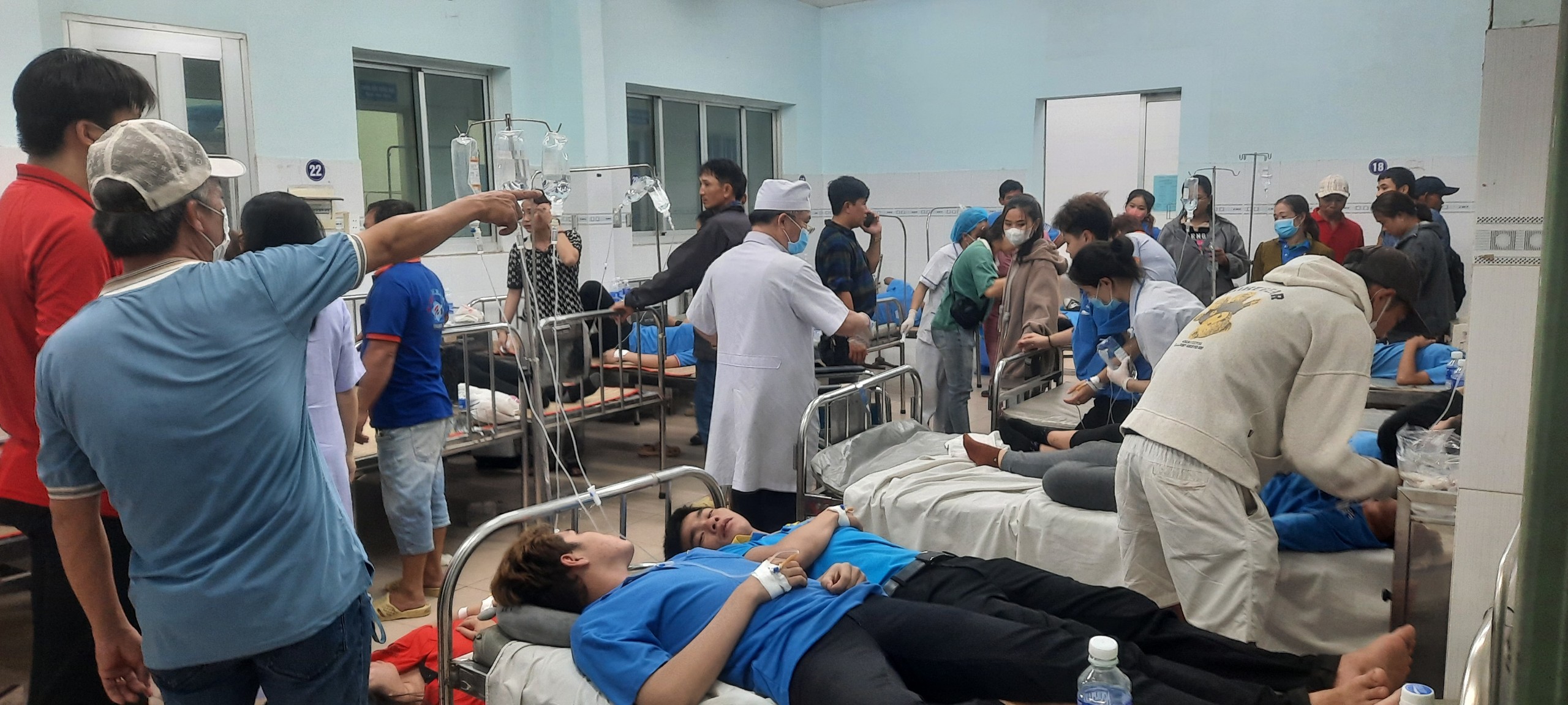 Đồng Nai: Gần 100 c&ocirc;ng nh&acirc;n nhập viện sau khi ăn b&aacute;nh đa, m&igrave; quảng- Ảnh 3.