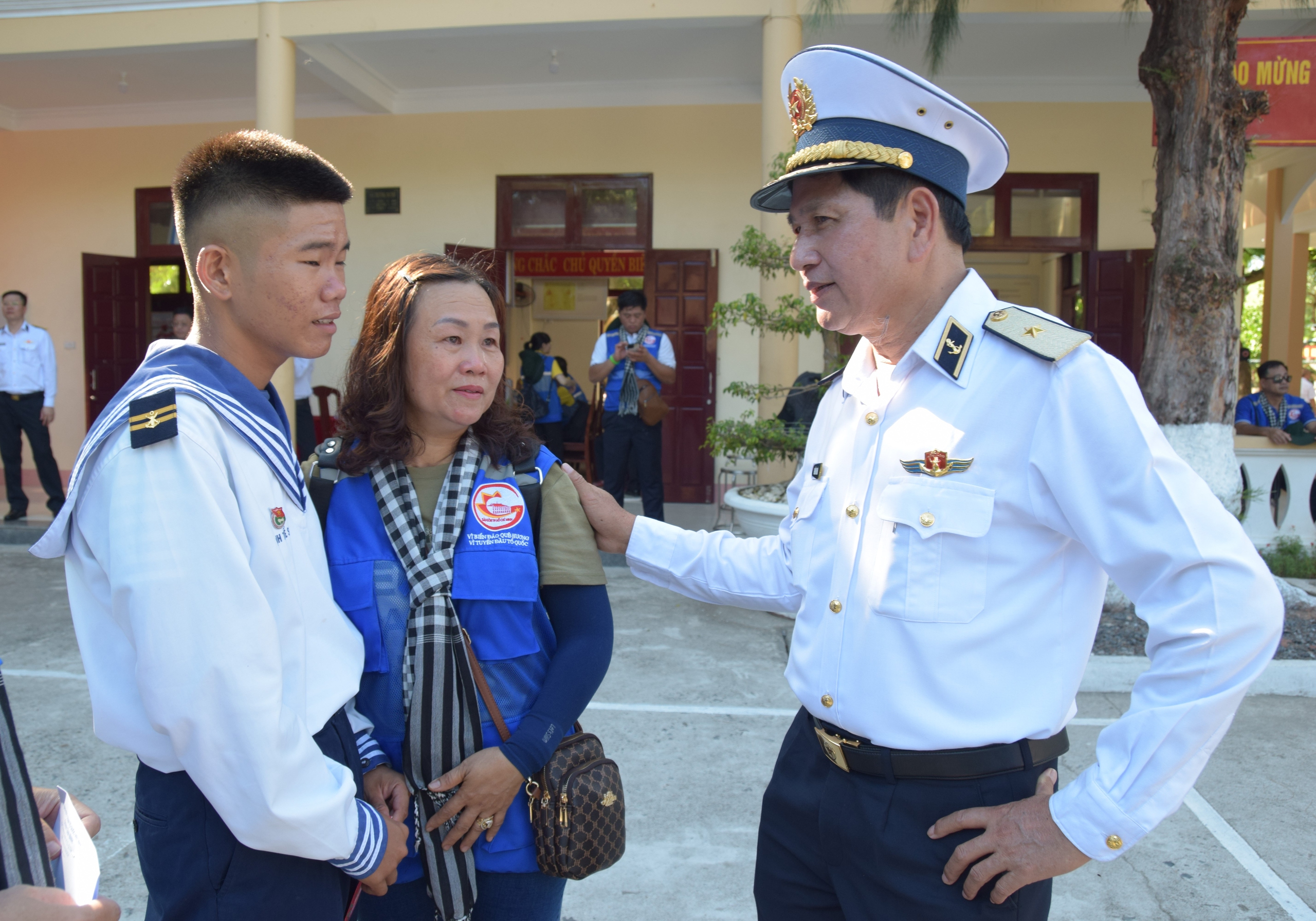 TRỌN VẸN NGHĨA TÌNH TP HỒ CHÍ MINH - TRƯỜNG SA (*): Đem ra yêu thương, đem về niềm tin- Ảnh 2.