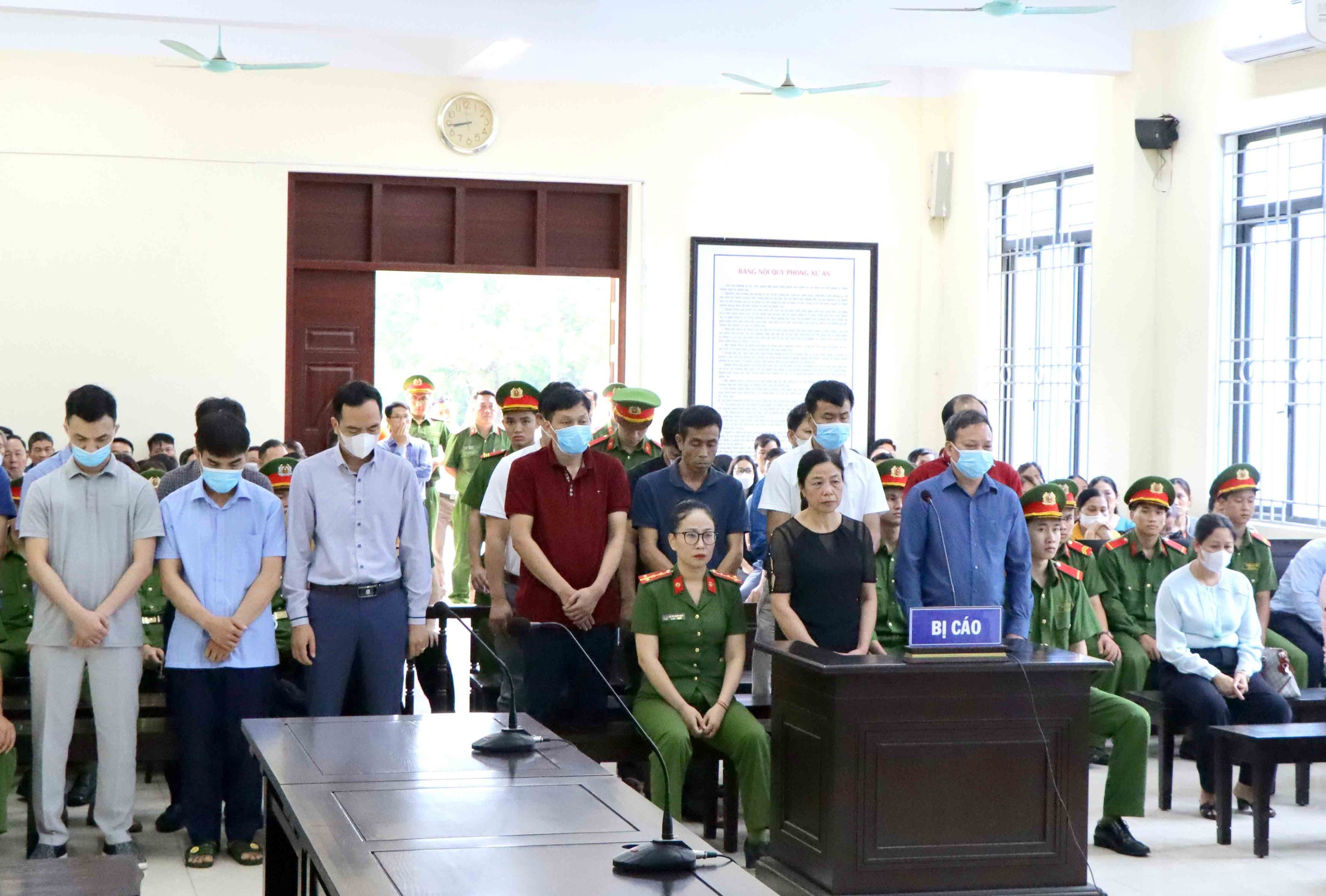 Nhận hối lộ, nguy&ecirc;n Ch&aacute;nh Thanh tra tỉnh v&agrave; nhiều c&aacute;n bộ lĩnh &aacute;n- Ảnh 1.