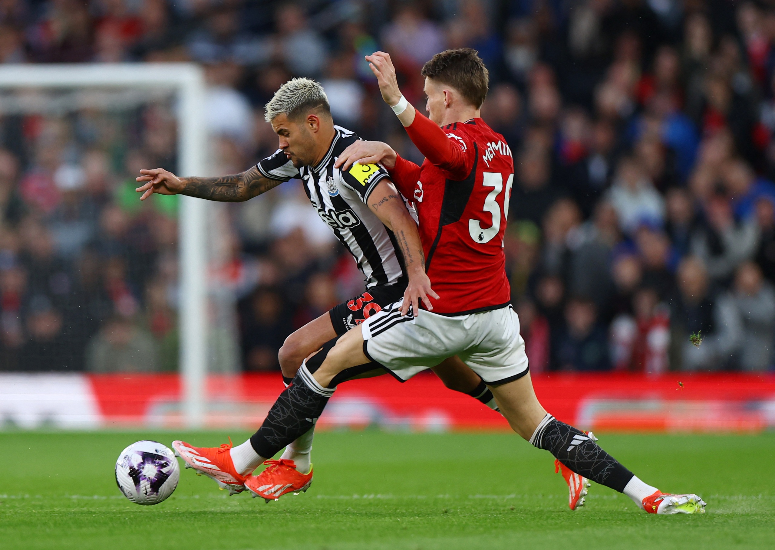 Thắng chật vật Newcastle, Man United sắp mất v&eacute; dự c&uacute;p ch&acirc;u &Acirc;u- Ảnh 1.