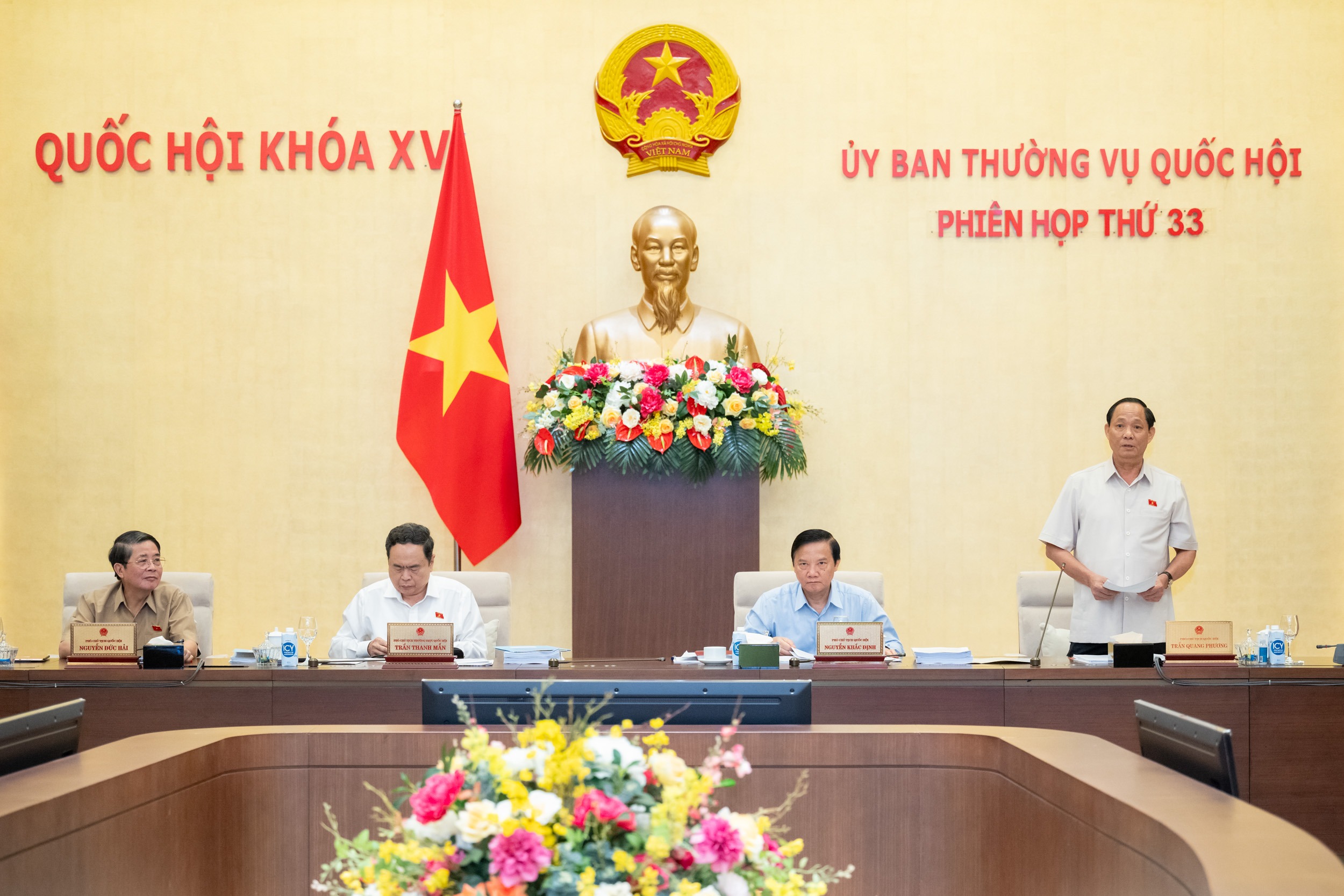 Cử tri đau x&oacute;t khi c&aacute;n bộ cấp cao vi phạm, kh&ocirc;ng thể tiếp tục trọng tr&aacute;ch- Ảnh 1.