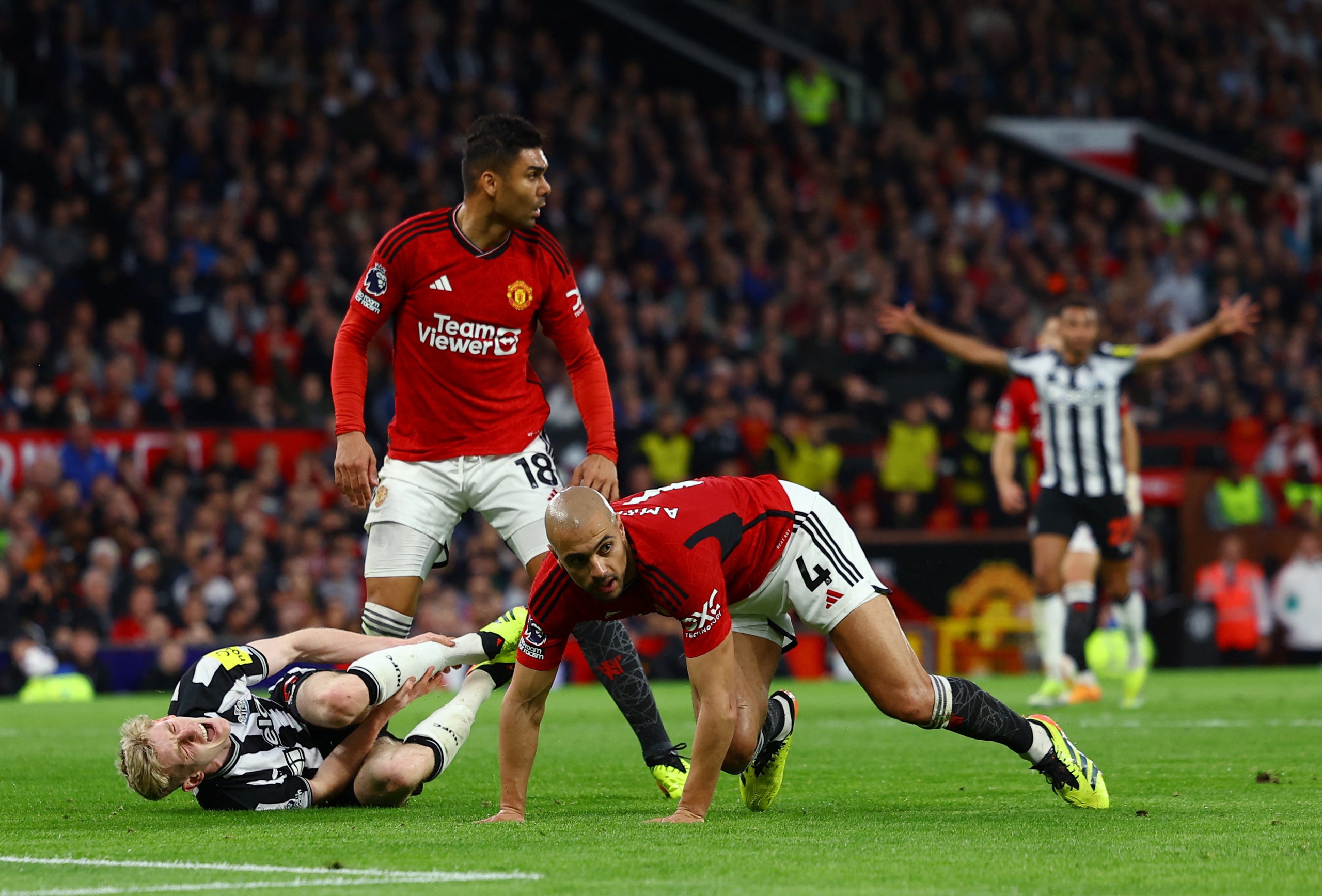 Thắng chật vật Newcastle, Man United sắp mất v&eacute; dự c&uacute;p ch&acirc;u &Acirc;u- Ảnh 2.