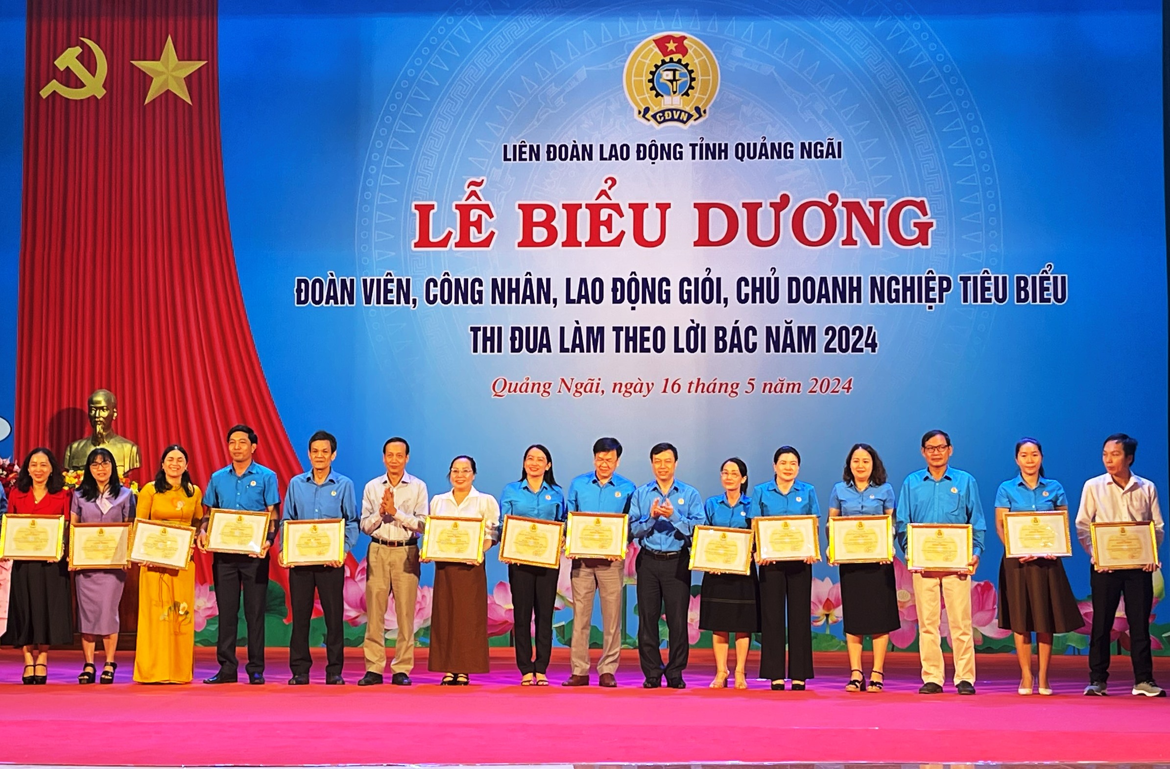 Quảng Ng&atilde;i: Biểu dương đo&agrave;n vi&ecirc;n, c&ocirc;ng nh&acirc;n, lao động ti&ecirc;u biểu l&agrave;m theo lời B&aacute;c- Ảnh 3.
