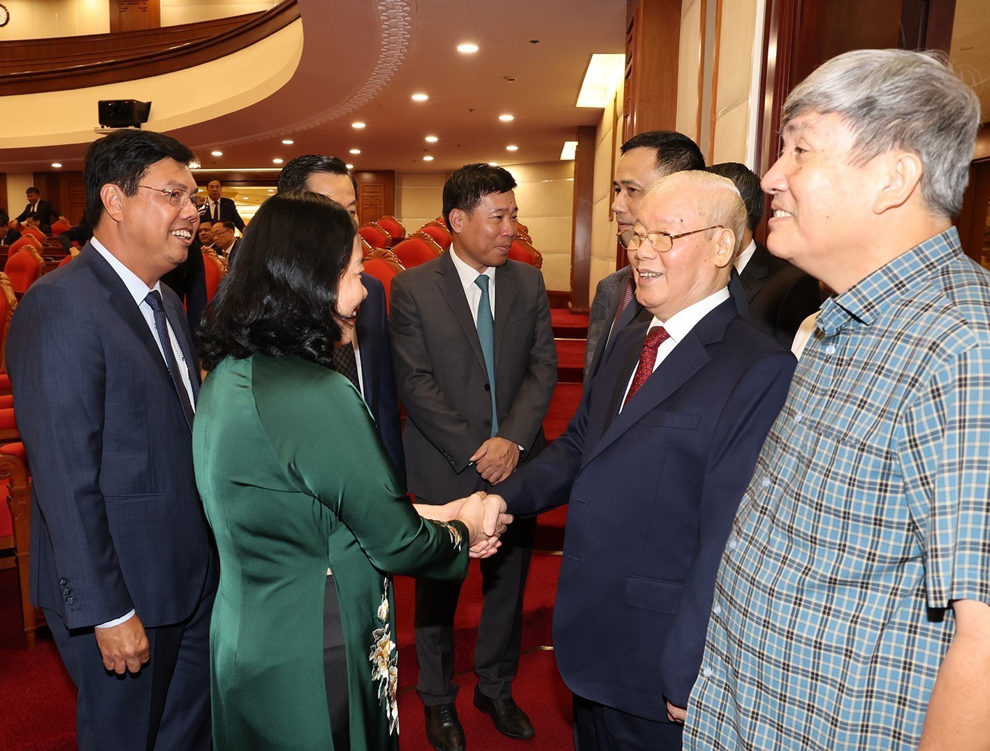 Tổng B&iacute; thư Nguyễn Ph&uacute; Trọng c&ugrave;ng c&aacute;c đại biểu dự Hội nghị lần thứ 9 Ban Chấp h&agrave;nh Trung ương Đảng kh&oacute;a XIII Ảnh: TTXVN