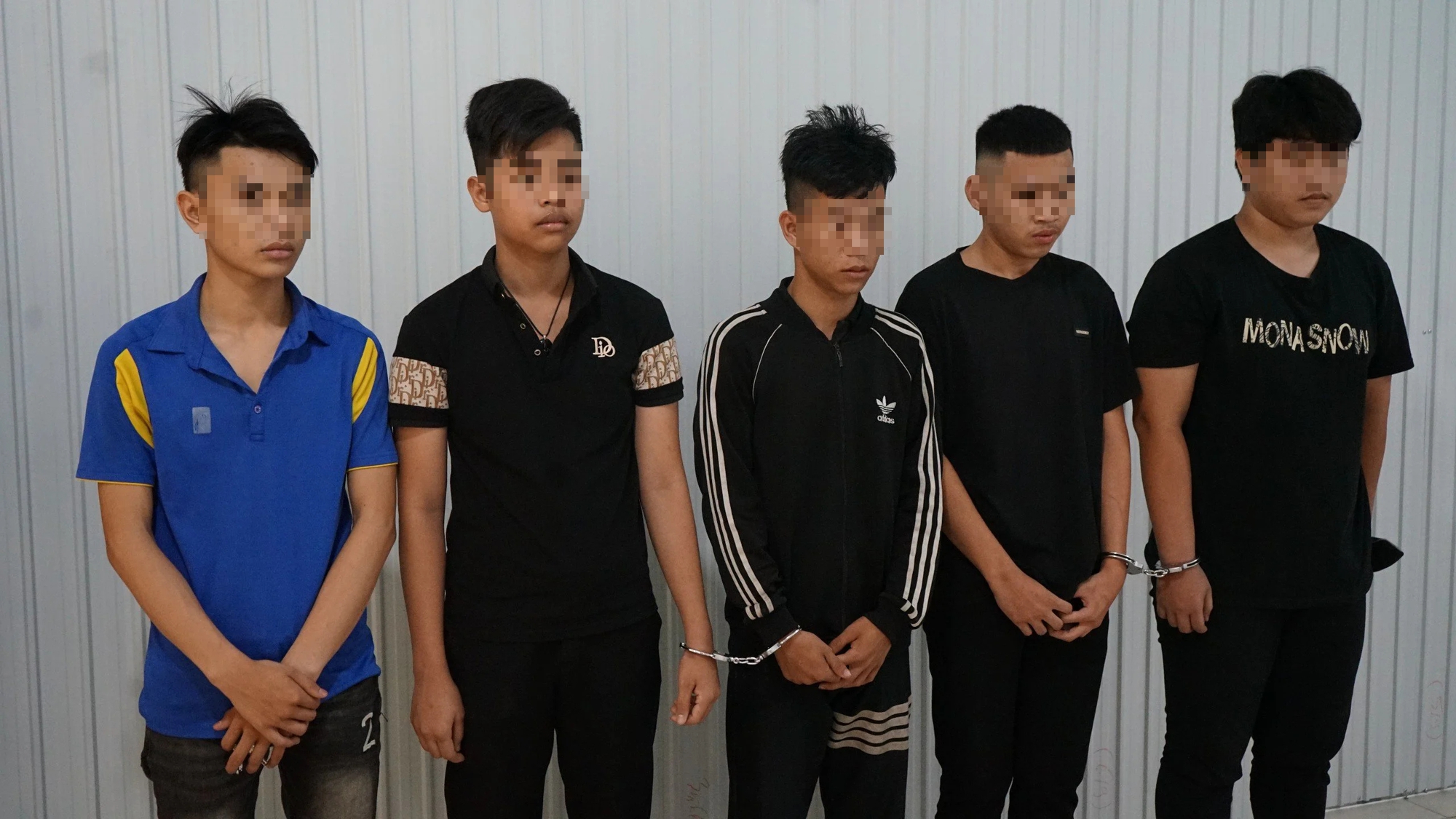 Bắt nh&oacute;m thanh thiếu ni&ecirc;n g&acirc;y n&aacute;o loạn ở Đ&agrave; Nẵng- Ảnh 1.