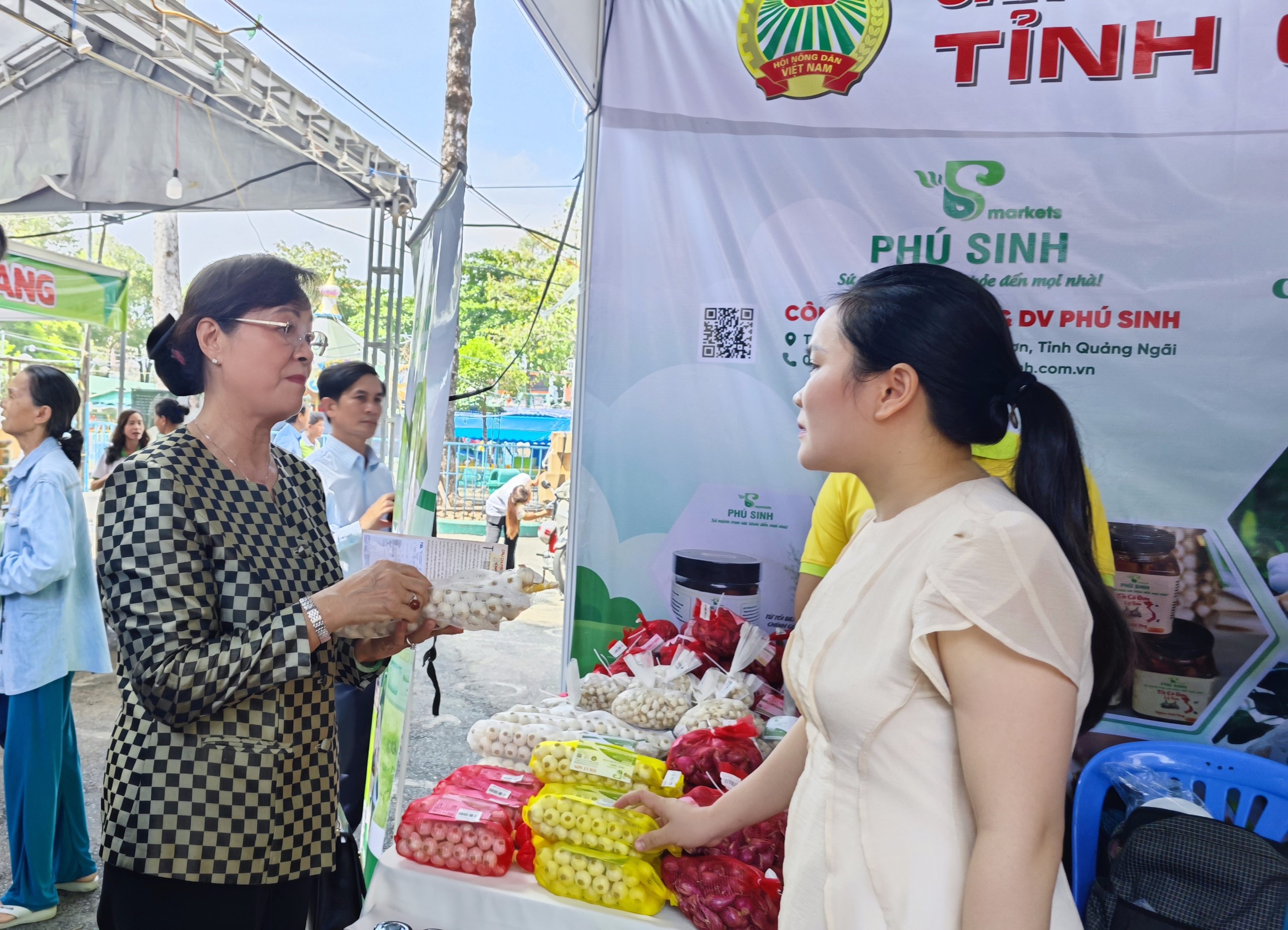 Đủ loại đặc sản c&ugrave;ng xuất hiện tại TP Thủ Đức- Ảnh 2.