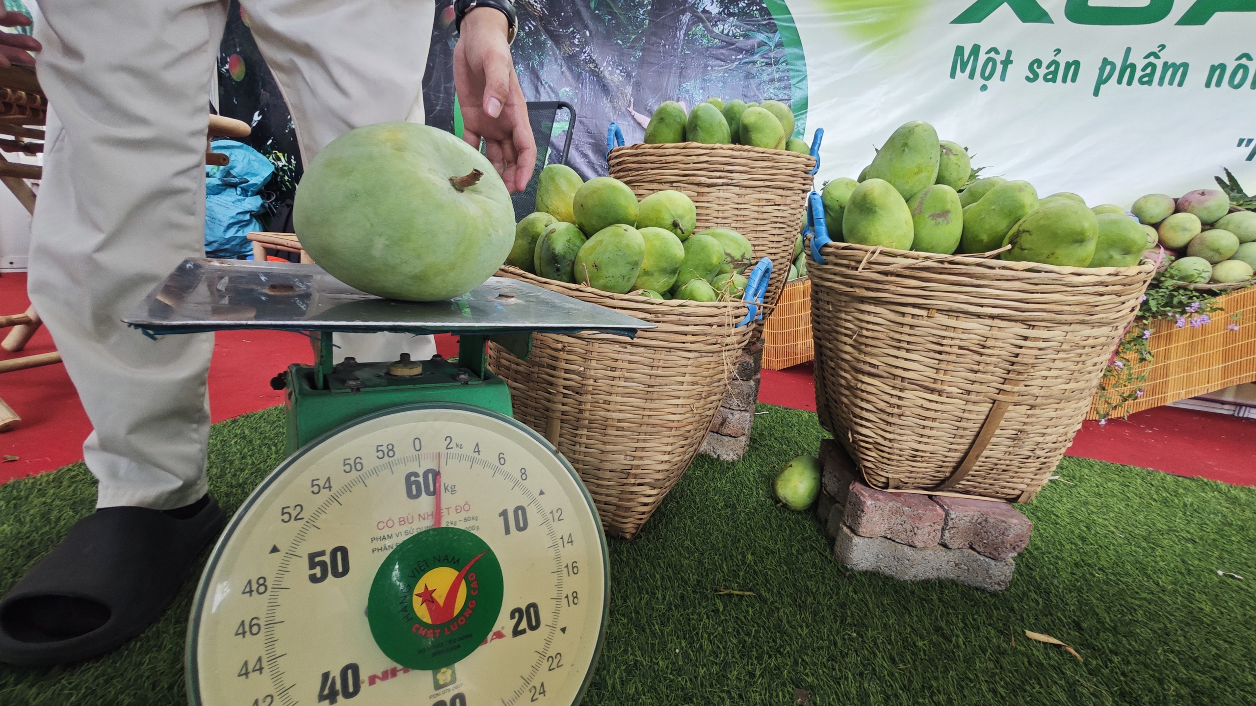 Đủ loại đặc sản c&ugrave;ng xuất hiện tại TP Thủ Đức- Ảnh 4.