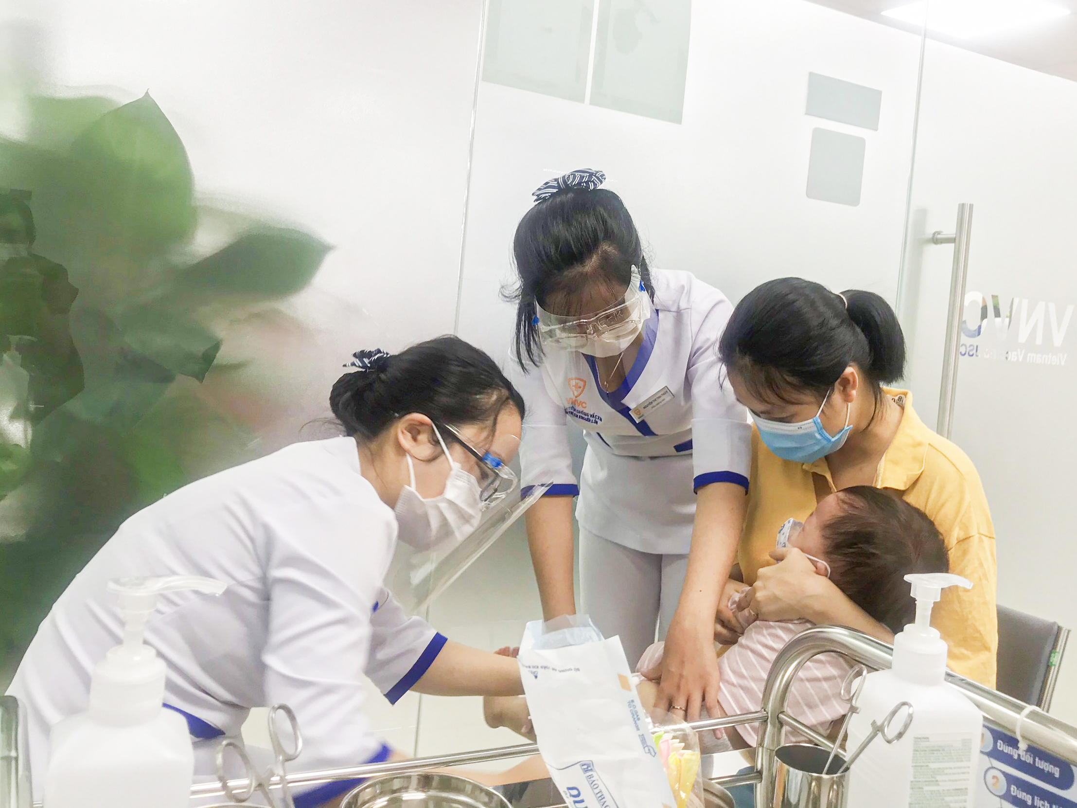 Vắc-xin ph&ograve;ng bệnh sốt xuất huyết sắp về Việt Nam- Ảnh 1.