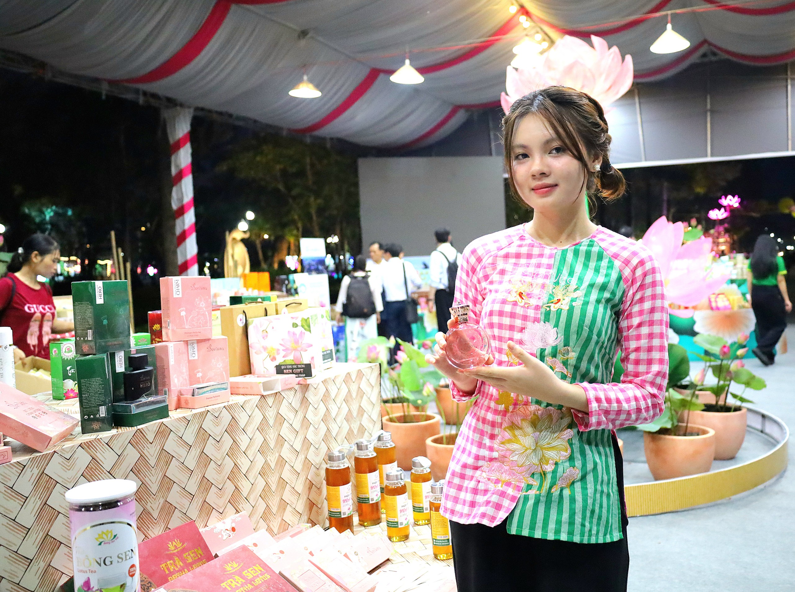 Đồng Tháp chính thức khai mạc Lễ hội Sen lần thứ II- Ảnh 11.