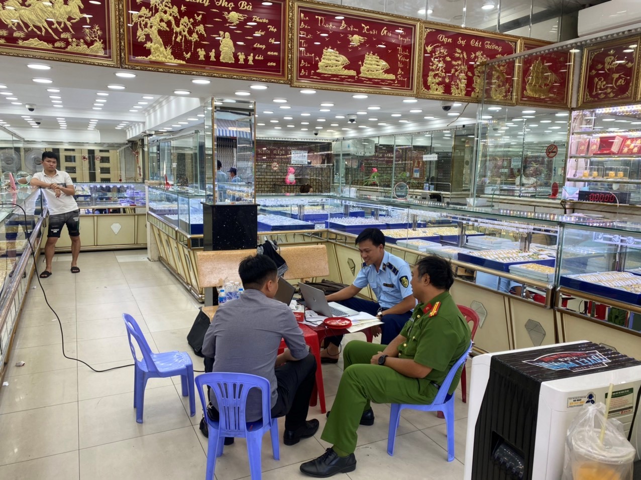 Kiểm tra 35 cơ sở kinh doanh v&agrave;ng tại TP HCM- Ảnh 1.