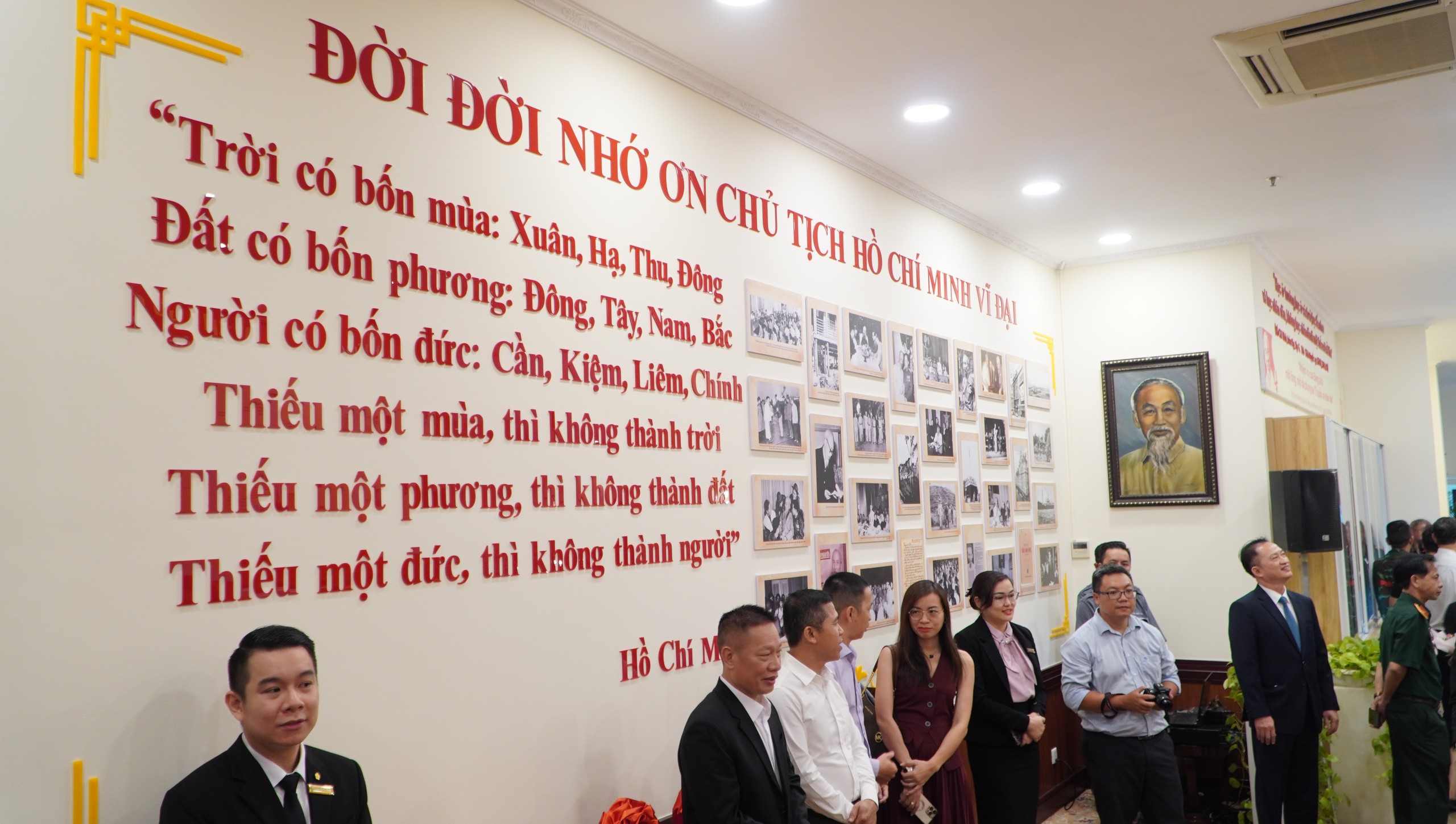 Ra mắt Kh&ocirc;ng gian Văn h&oacute;a Hồ Ch&iacute; Minh tại kh&aacute;ch sạn 5 sao sang trọng - Ảnh 8.