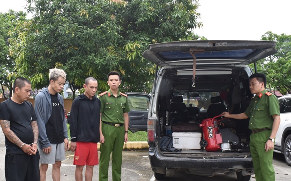 Dùng xe ôtô khách đi trộm cắp khắp các tỉnh thành