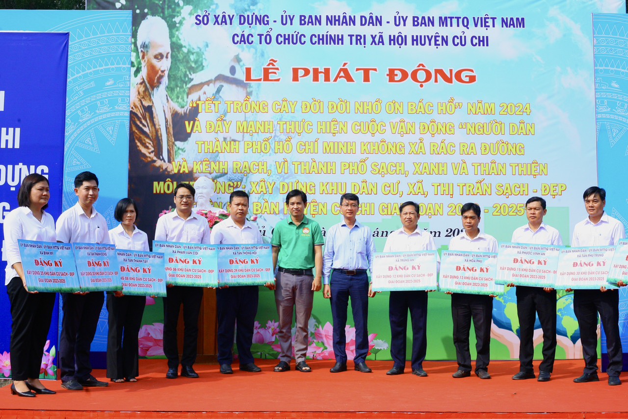 Ph&aacute;t động "Tết trồng c&acirc;y đời đời nhớ ơn B&aacute;c Hồ" nh&acirc;n kỷ niệm 134 năm ng&agrave;y sinh của Chủ tịch Hồ Ch&iacute; Minh- Ảnh 2.