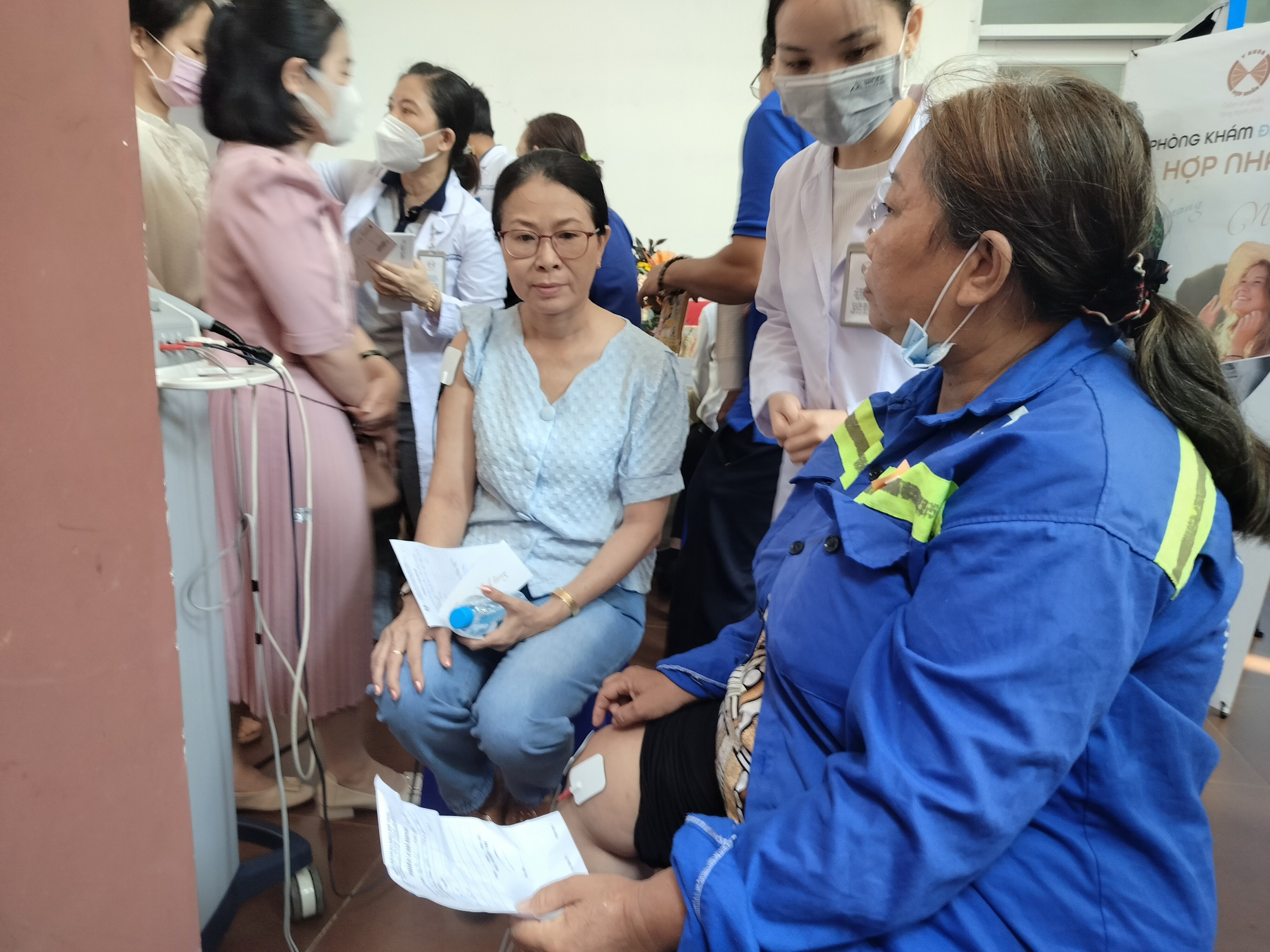 C&ocirc;ng nh&acirc;n với nỗi lo mắc bệnh nghề nghiệp- Ảnh 1.
