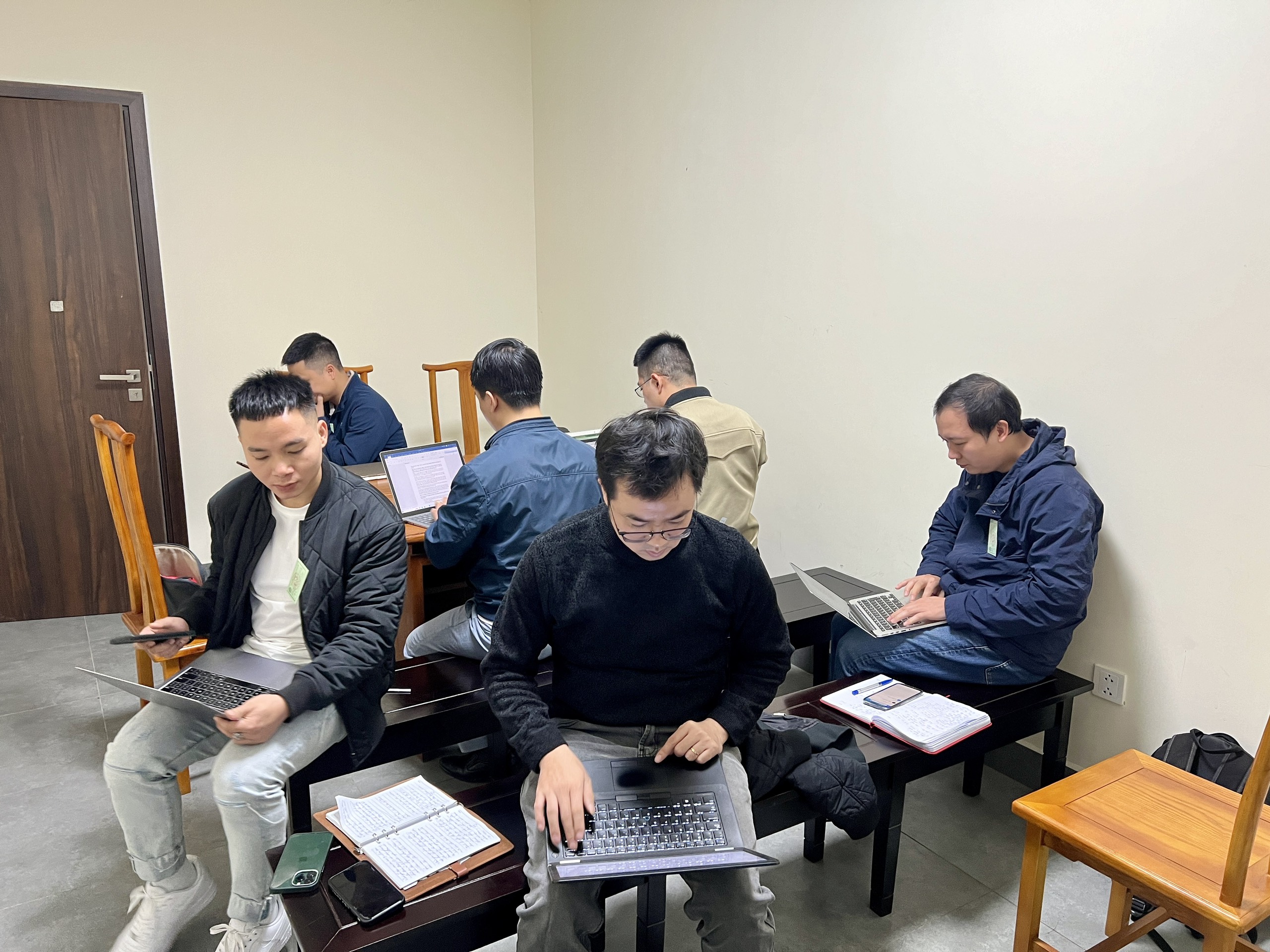 Cấm ghi &acirc;m, ghi h&igrave;nh tại phi&ecirc;n to&agrave; l&agrave; hạn chế quyền t&aacute;c nghiệp b&aacute;o ch&iacute;- Ảnh 2.
