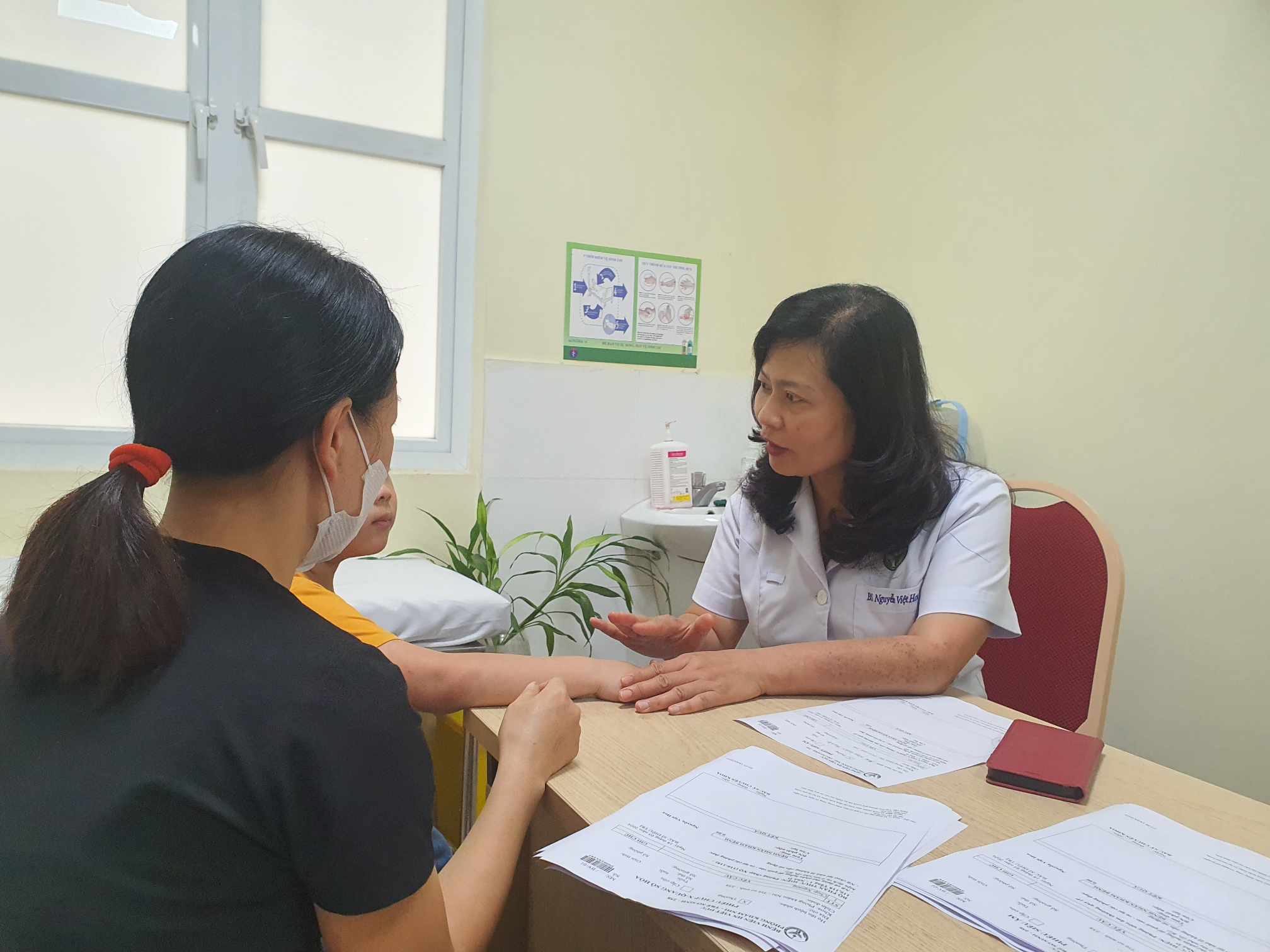 Người mẹ nghi con bất thường giới tính khi kiểm tra "vùng kín"- Ảnh 2.