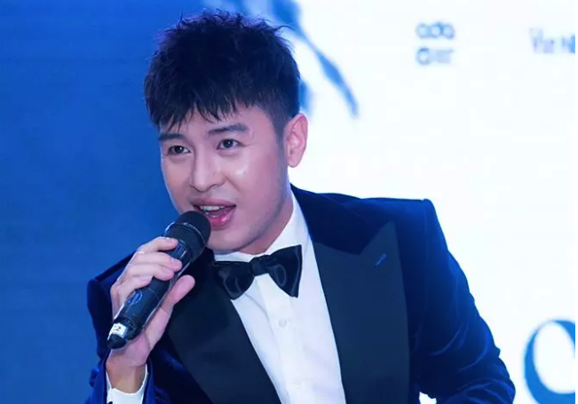 Hương Tràm tích cực chạy sô sau những tin đồn
- Ảnh 2.