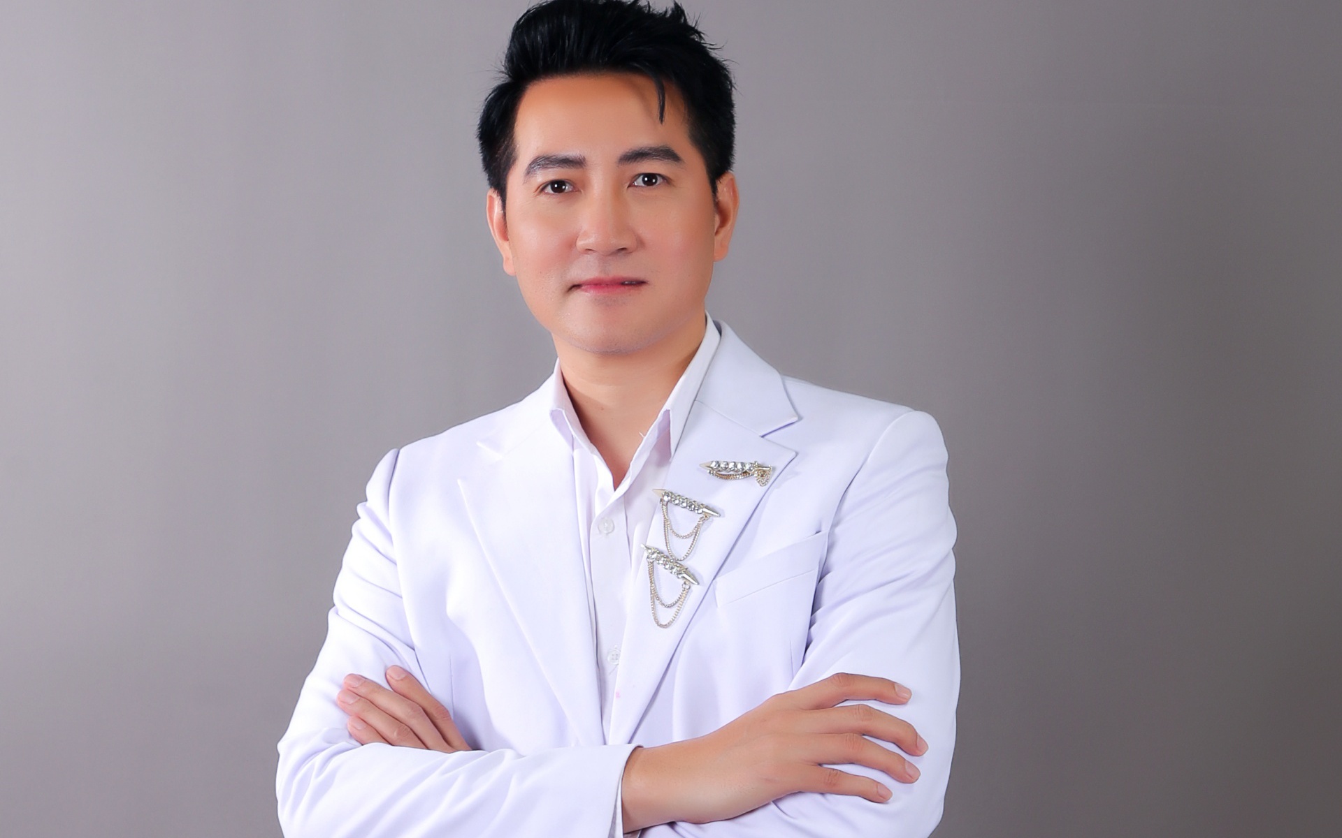 Nguyễn Phi Hùng: "Học ballet như cực hình!"