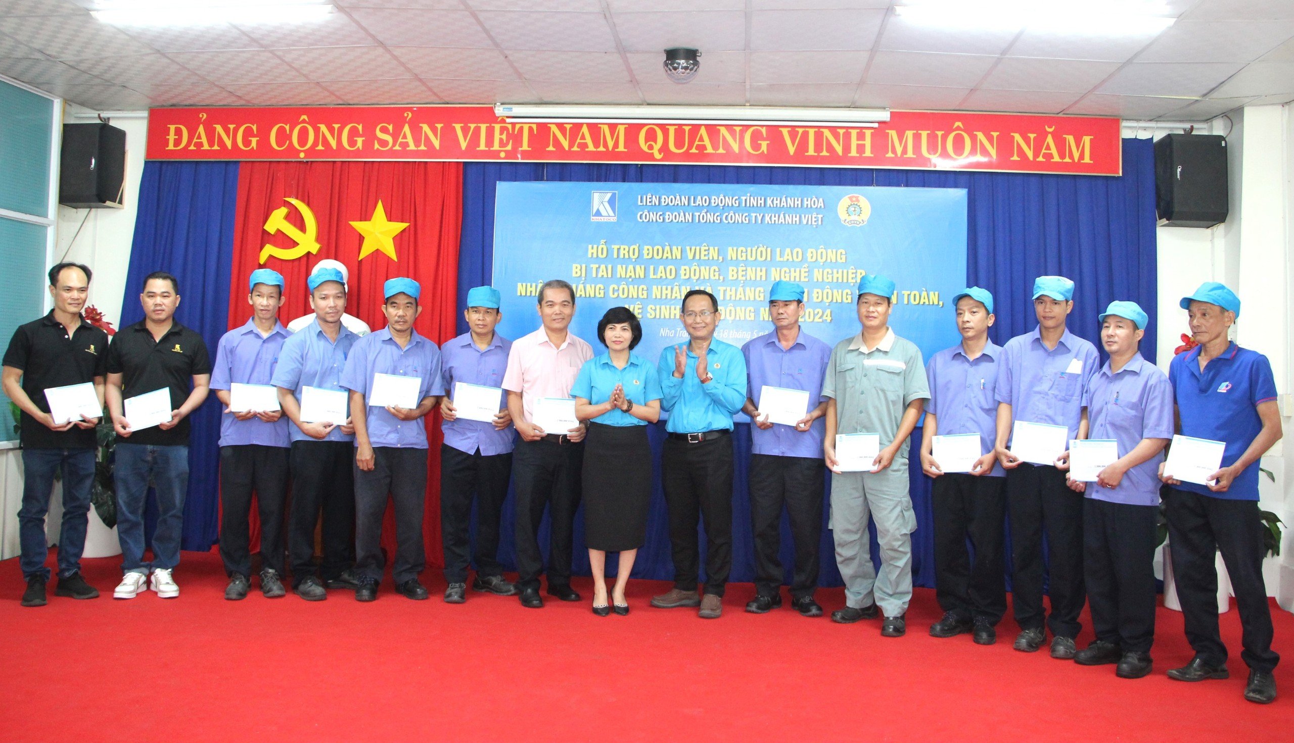 Ấm &aacute;p "Bữa cơm C&ocirc;ng đo&agrave;n" tại C&ocirc;ng ty CP In Bao b&igrave; Khatoco- Ảnh 1.