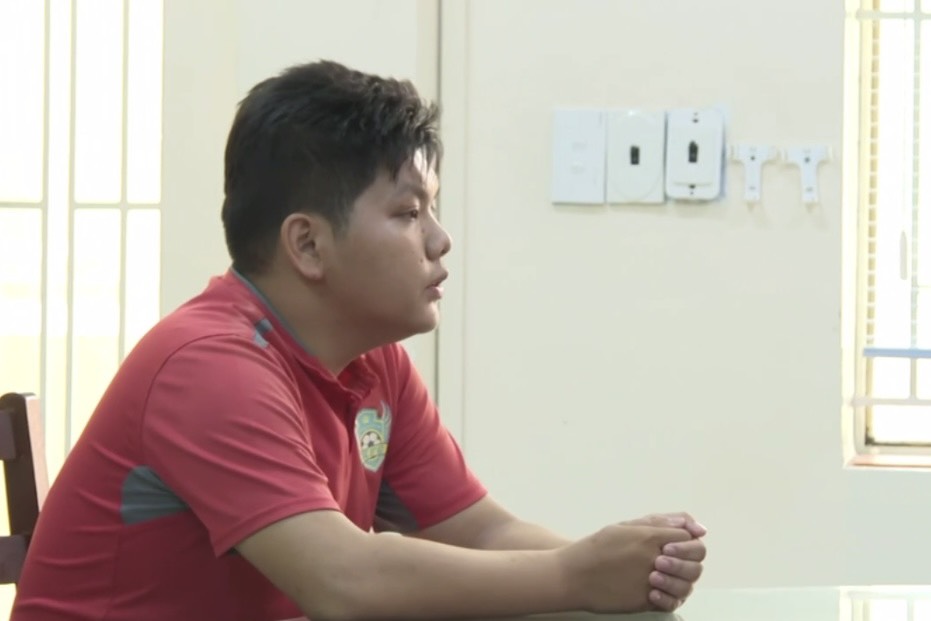 Bắt giữ thanh niên giả danh công an chặn xe, cưỡng đoạt tài sản- Ảnh 1.