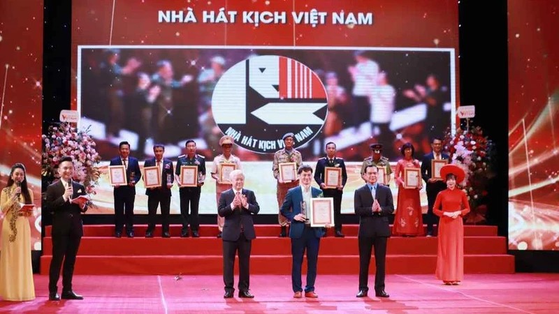 T&ocirc;n vinh 20 tập thể, c&aacute; nh&acirc;n trong Chương tr&igrave;nh Vinh quang Việt Nam năm 2024- Ảnh 3.