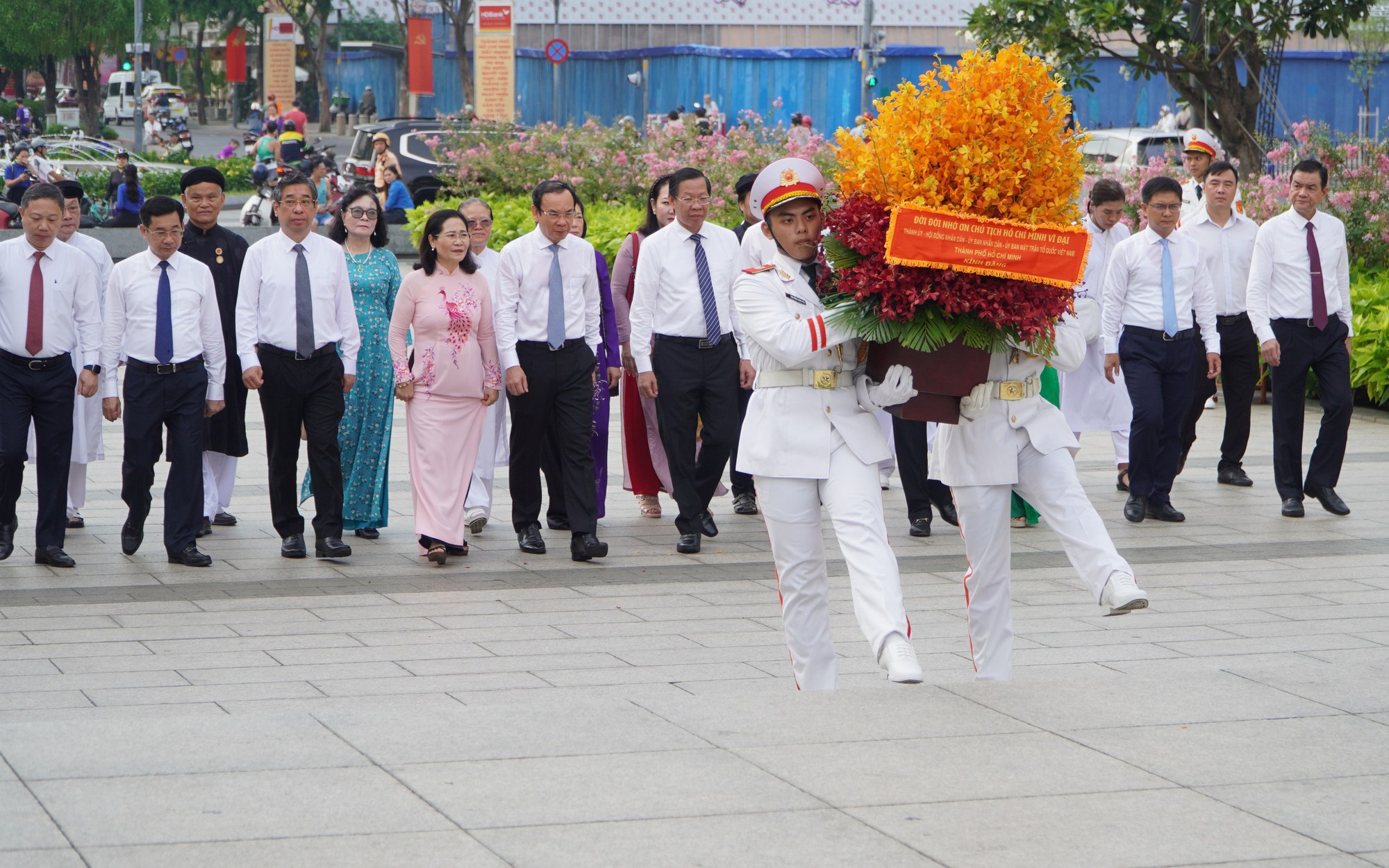 Tri ân công lao của Chủ tịch Hồ Chí Minh