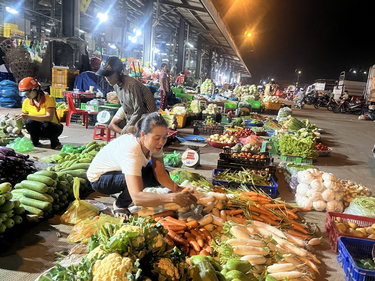 Nỗ lực k&igrave;m giữ gi&aacute;- Ảnh 1.