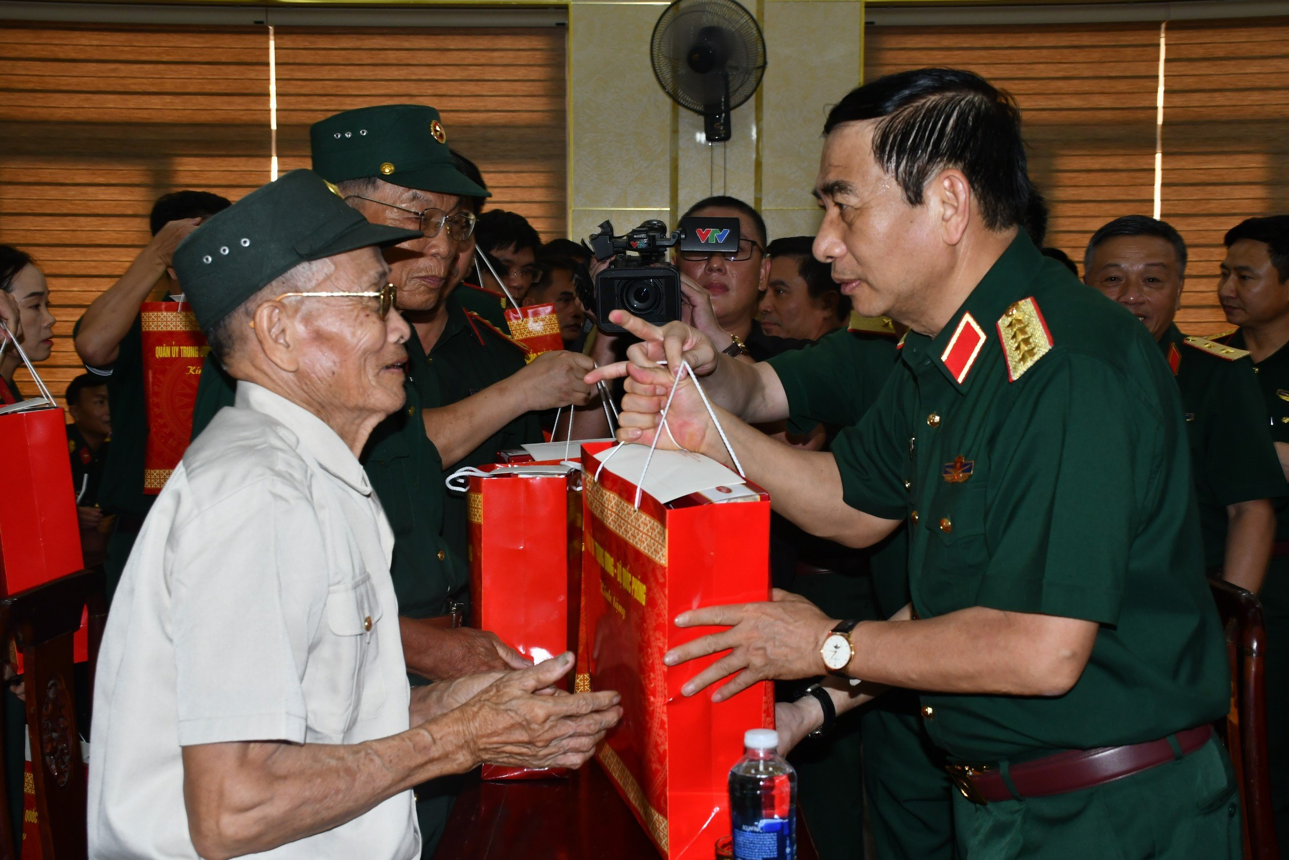 X&uacute;c động chương tr&igrave;nh nghệ thuật đặc biệt "Trường Sơn - Ch&acirc;n trần ch&iacute; th&eacute;p" - Ảnh 4.