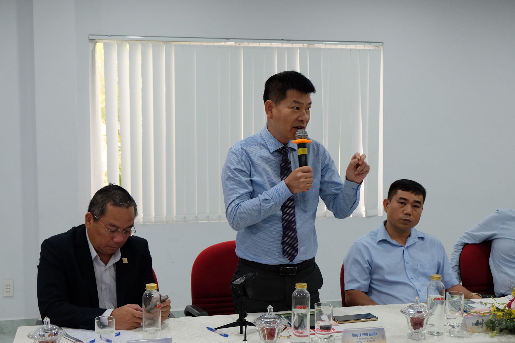 C&ocirc;ng nh&acirc;n tăng ca để mua nh&agrave; ở x&atilde; hội nhưng bị r&agrave;ng buộc bởi thuế thu nhập- Ảnh 2.