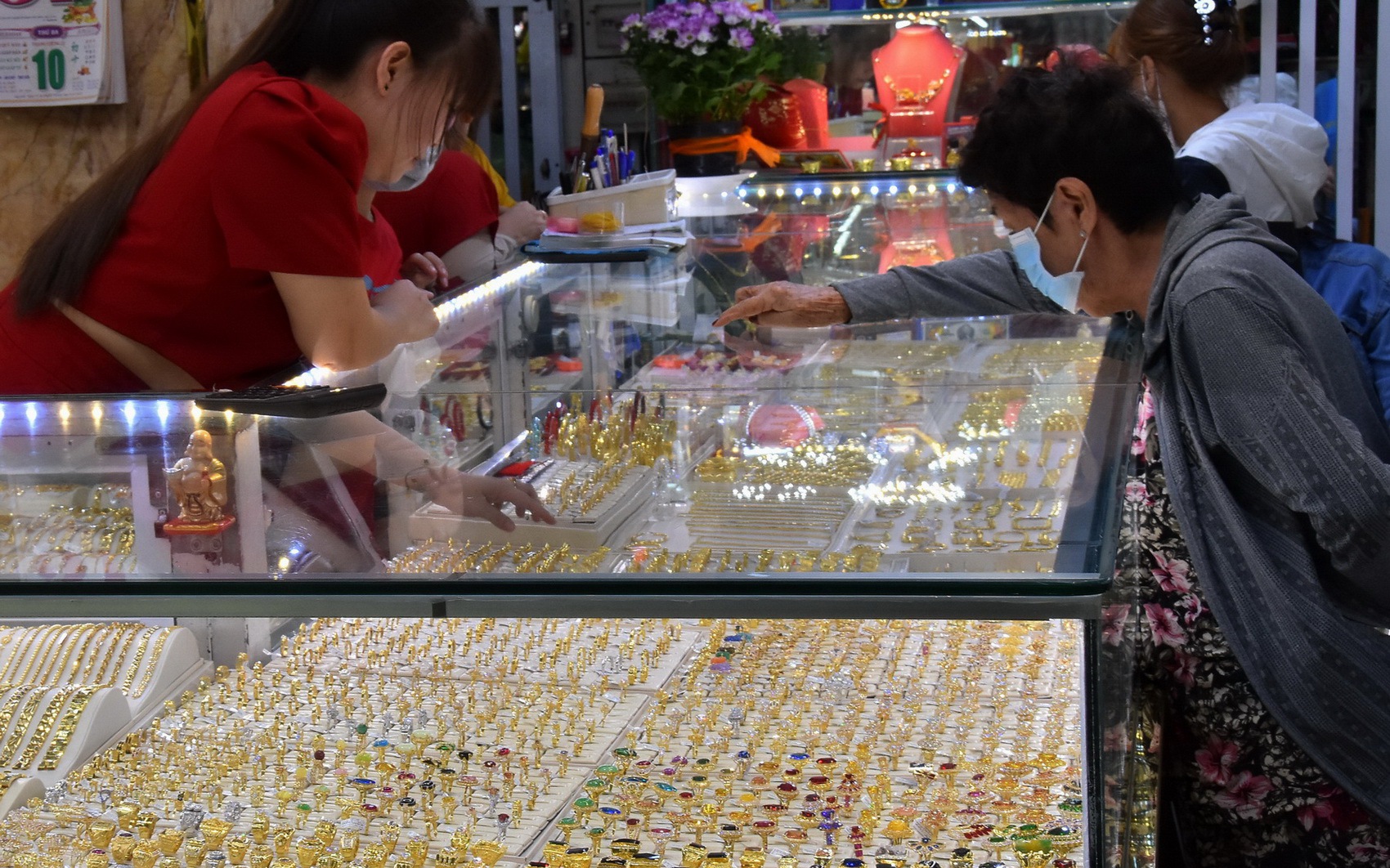 Giá vàng hôm nay, 19-5: Đồng loạt dự báo tăng mạnh