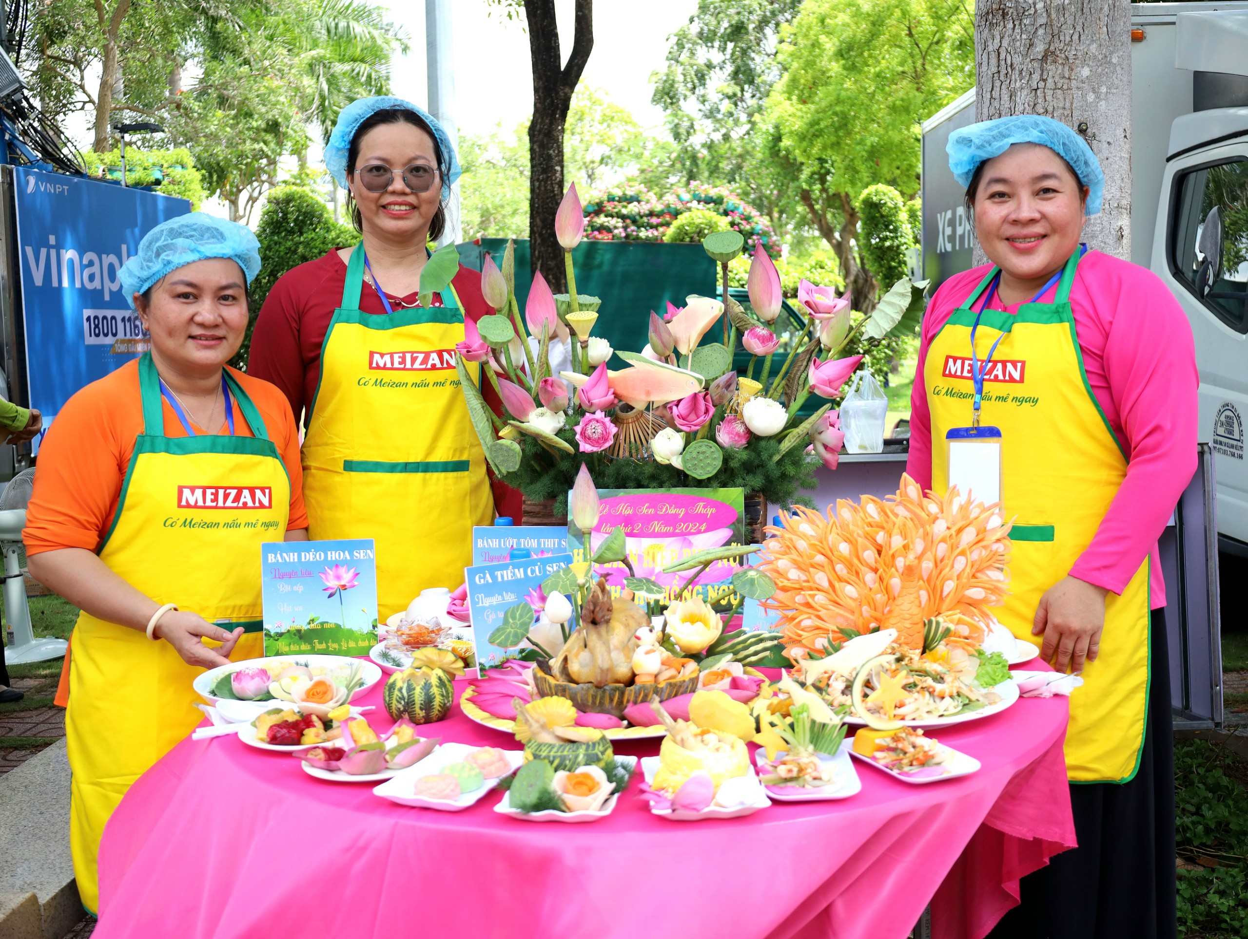 Những hình ảnh đẹp, “độc” tại Lễ hội Sen tỉnh Đồng Tháp- Ảnh 24.