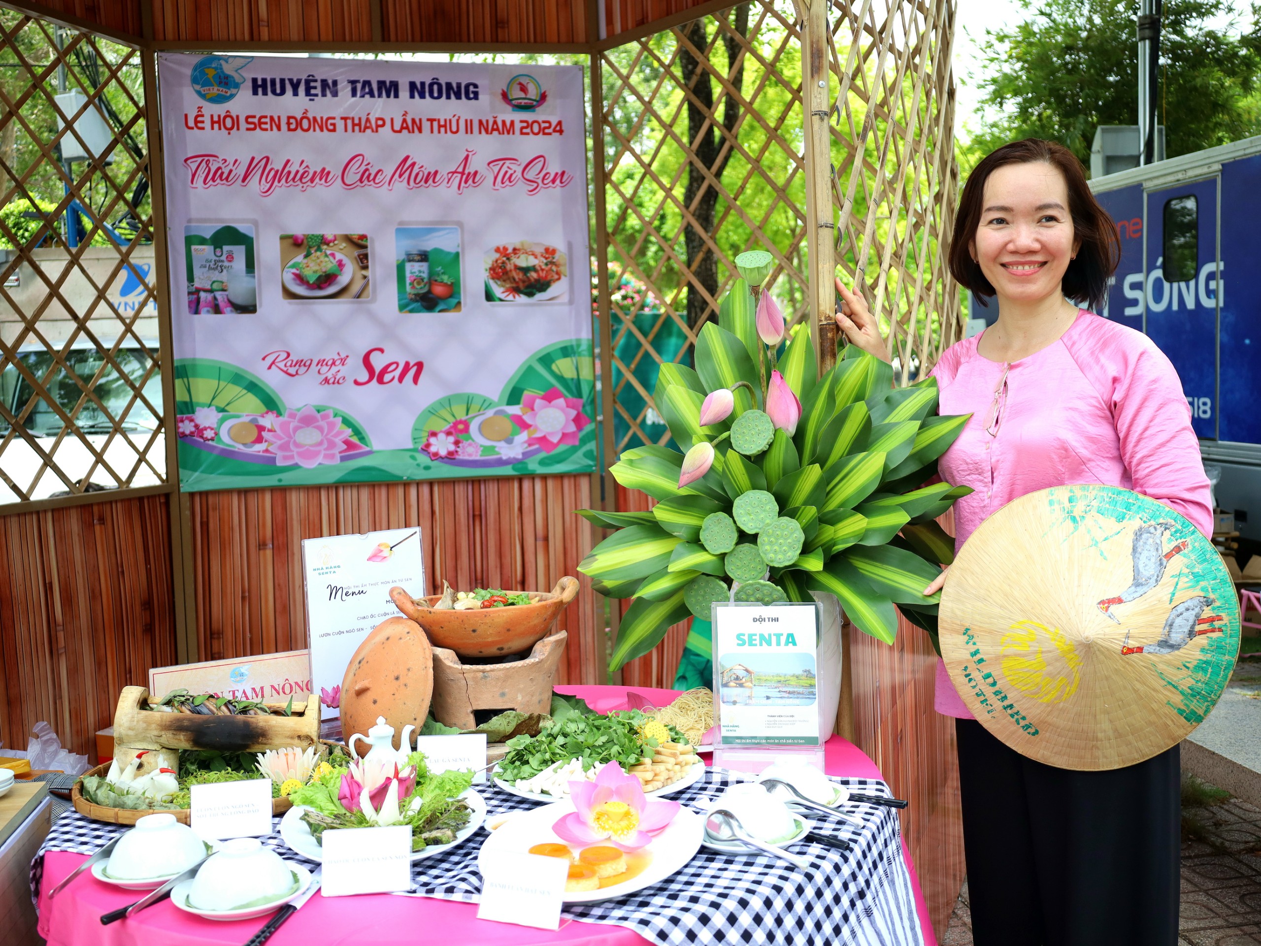 Những hình ảnh đẹp, “độc” tại Lễ hội Sen tỉnh Đồng Tháp- Ảnh 25.