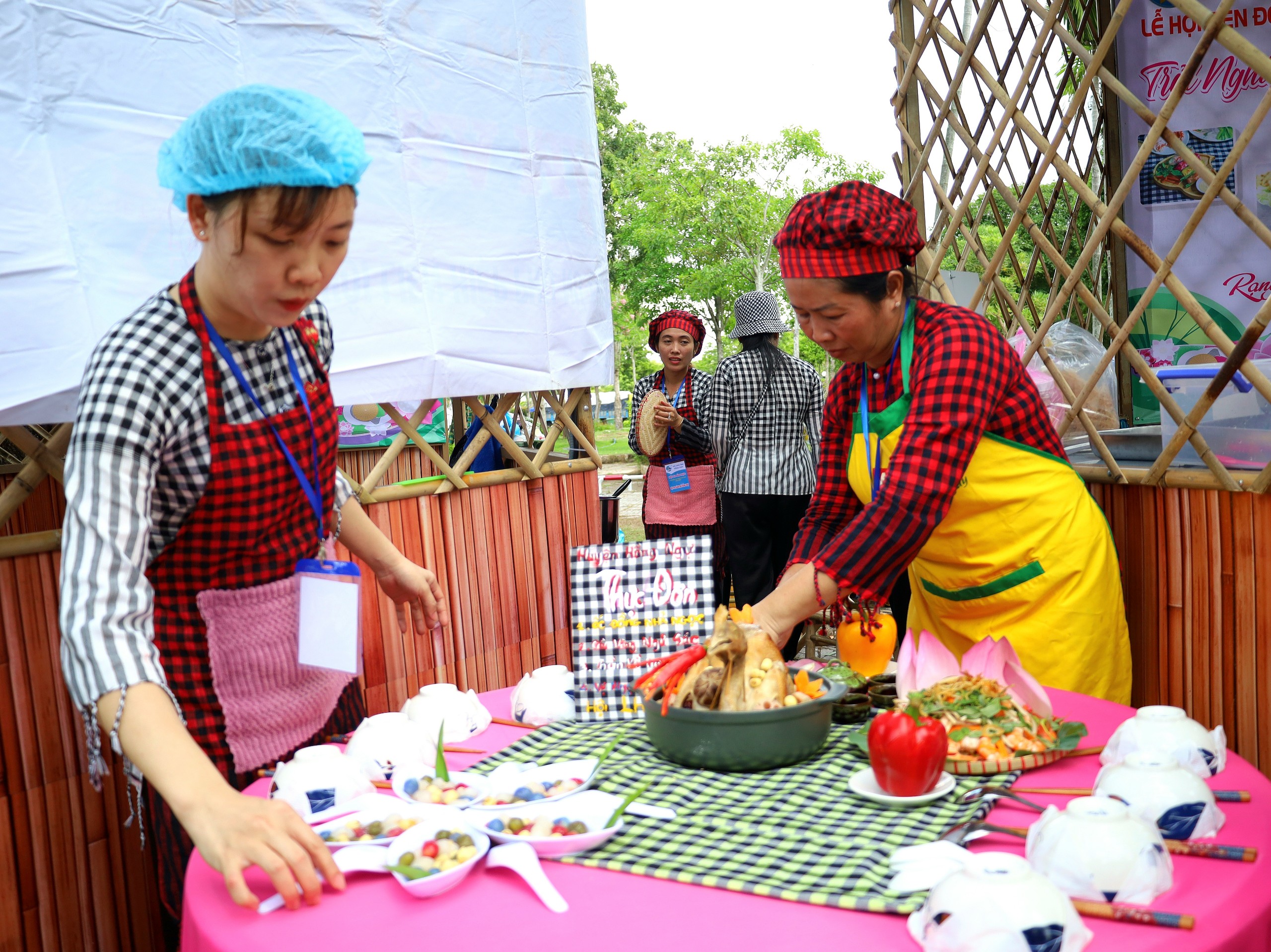 Những hình ảnh đẹp, “độc” tại Lễ hội Sen tỉnh Đồng Tháp- Ảnh 28.
