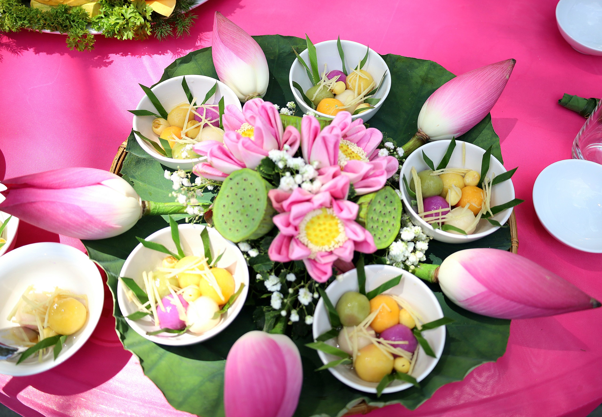 Những hình ảnh đẹp, “độc” tại Lễ hội Sen tỉnh Đồng Tháp- Ảnh 45.