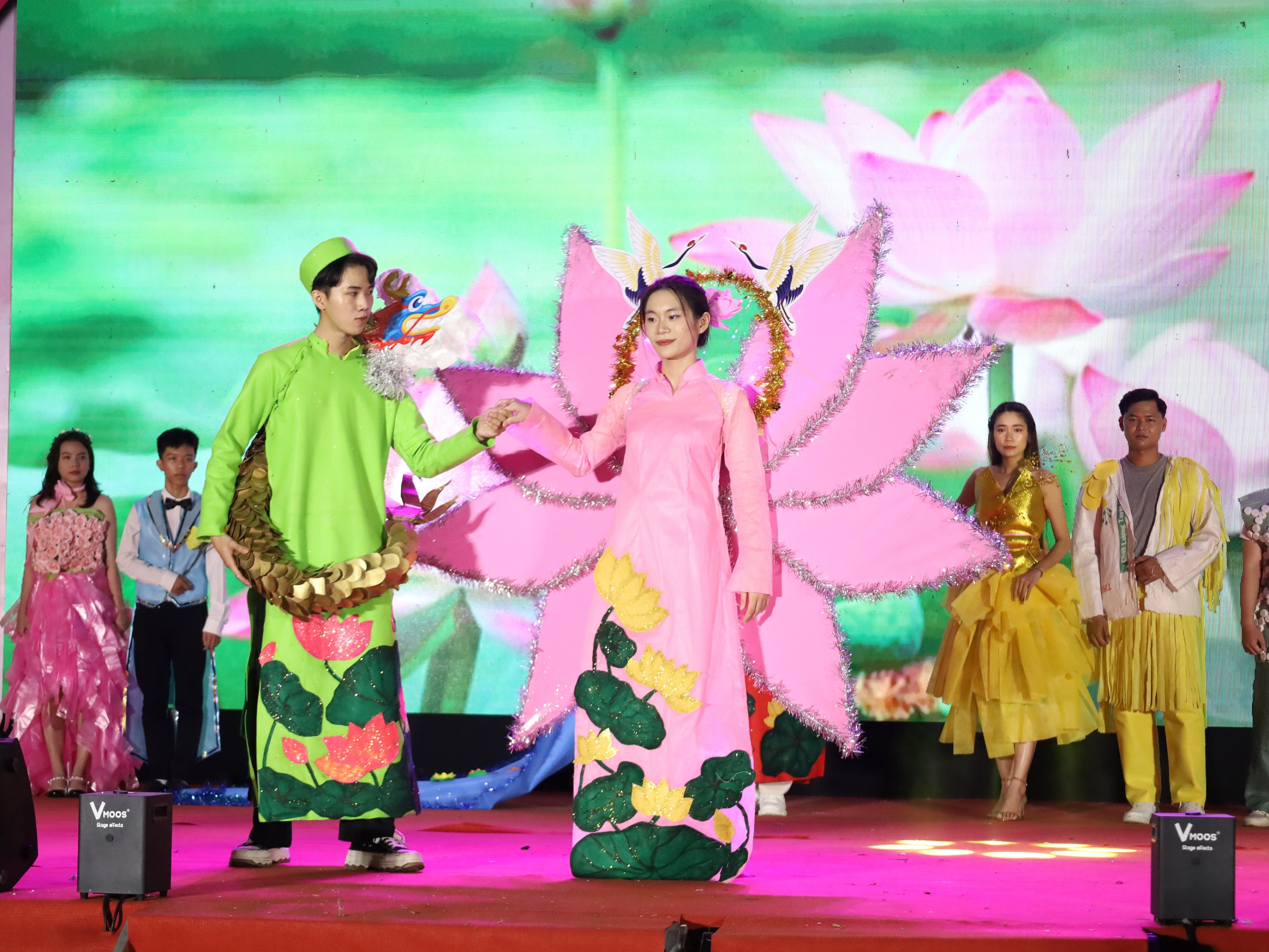 Những hình ảnh đẹp, “độc” tại Lễ hội Sen tỉnh Đồng Tháp- Ảnh 13.