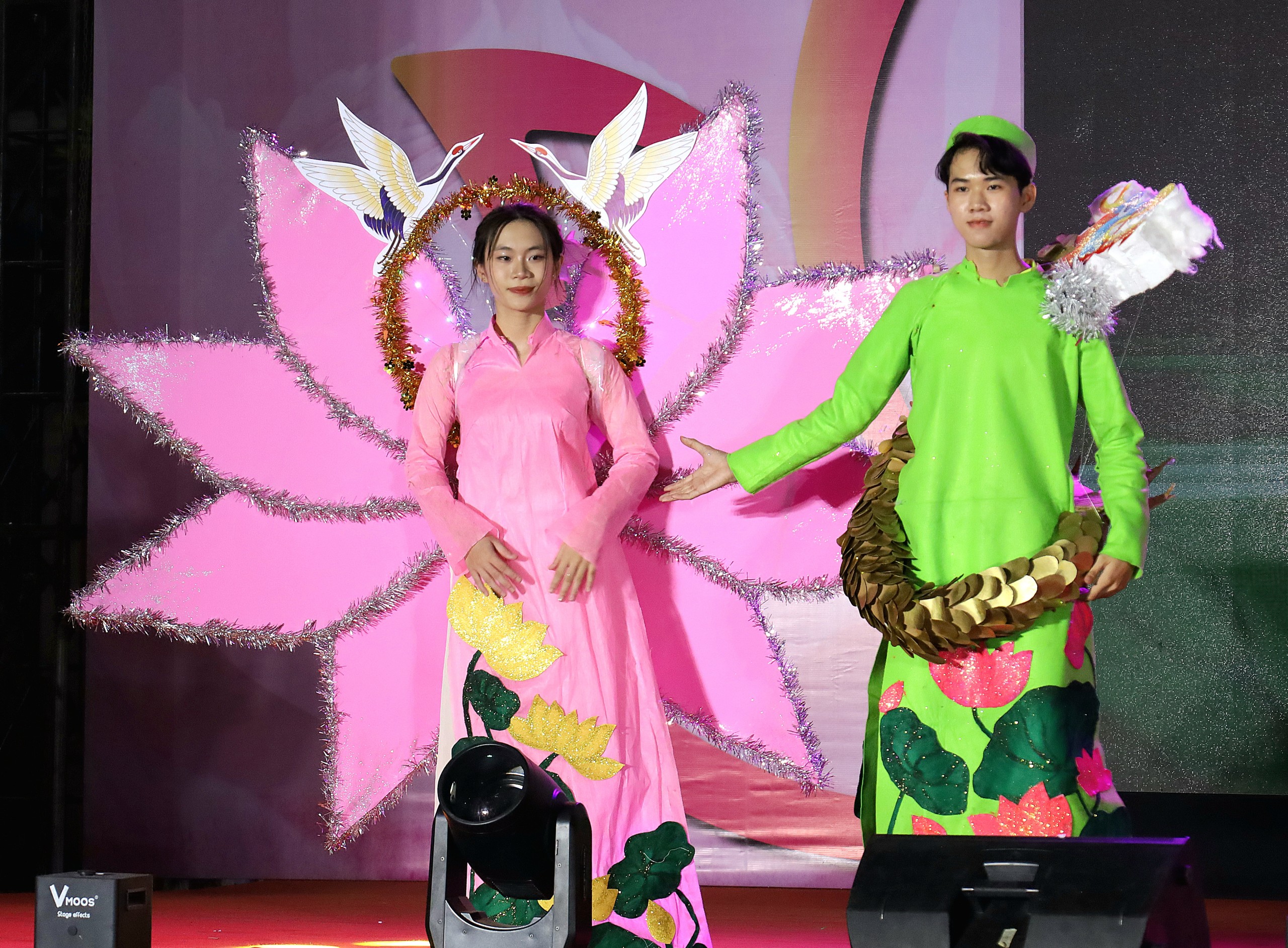 Những hình ảnh đẹp, “độc” tại Lễ hội Sen tỉnh Đồng Tháp- Ảnh 14.