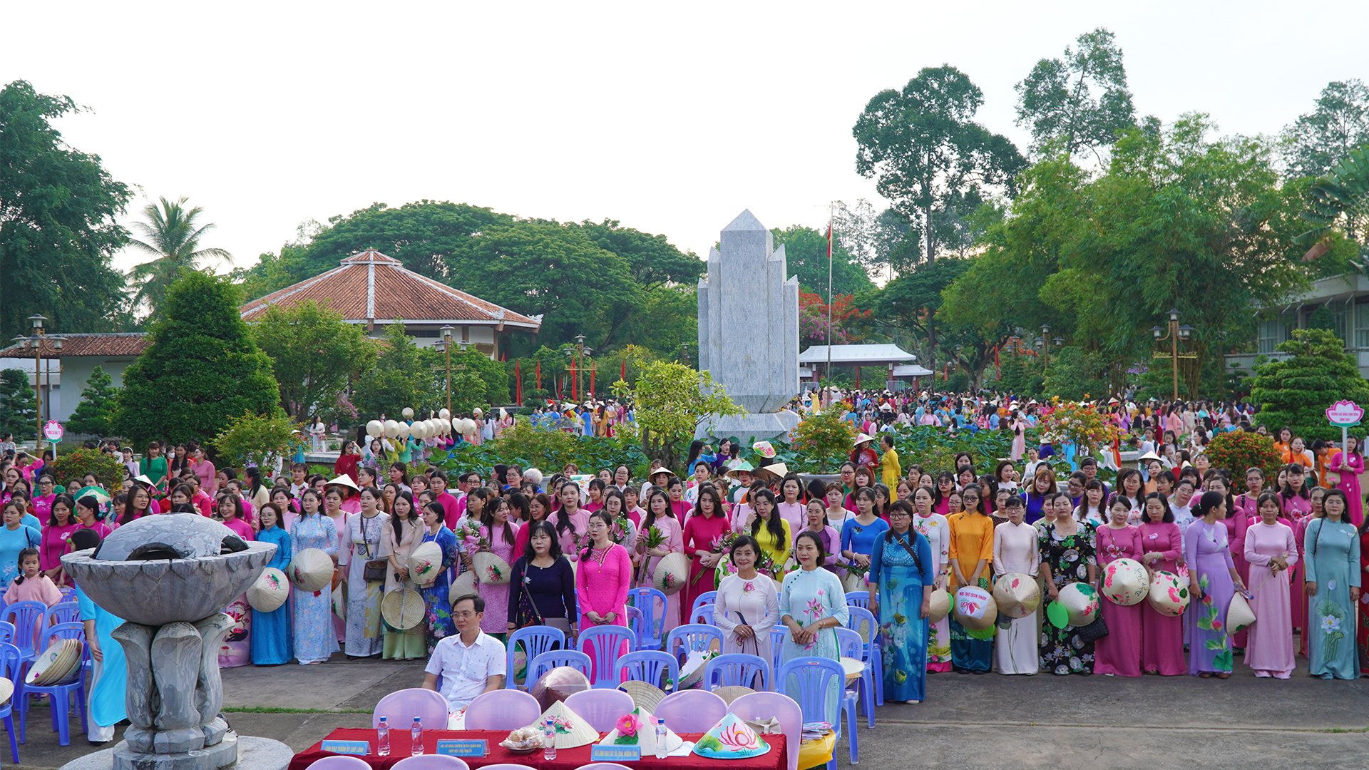 Những hình ảnh đẹp, “độc” tại Lễ hội Sen tỉnh Đồng Tháp- Ảnh 47.