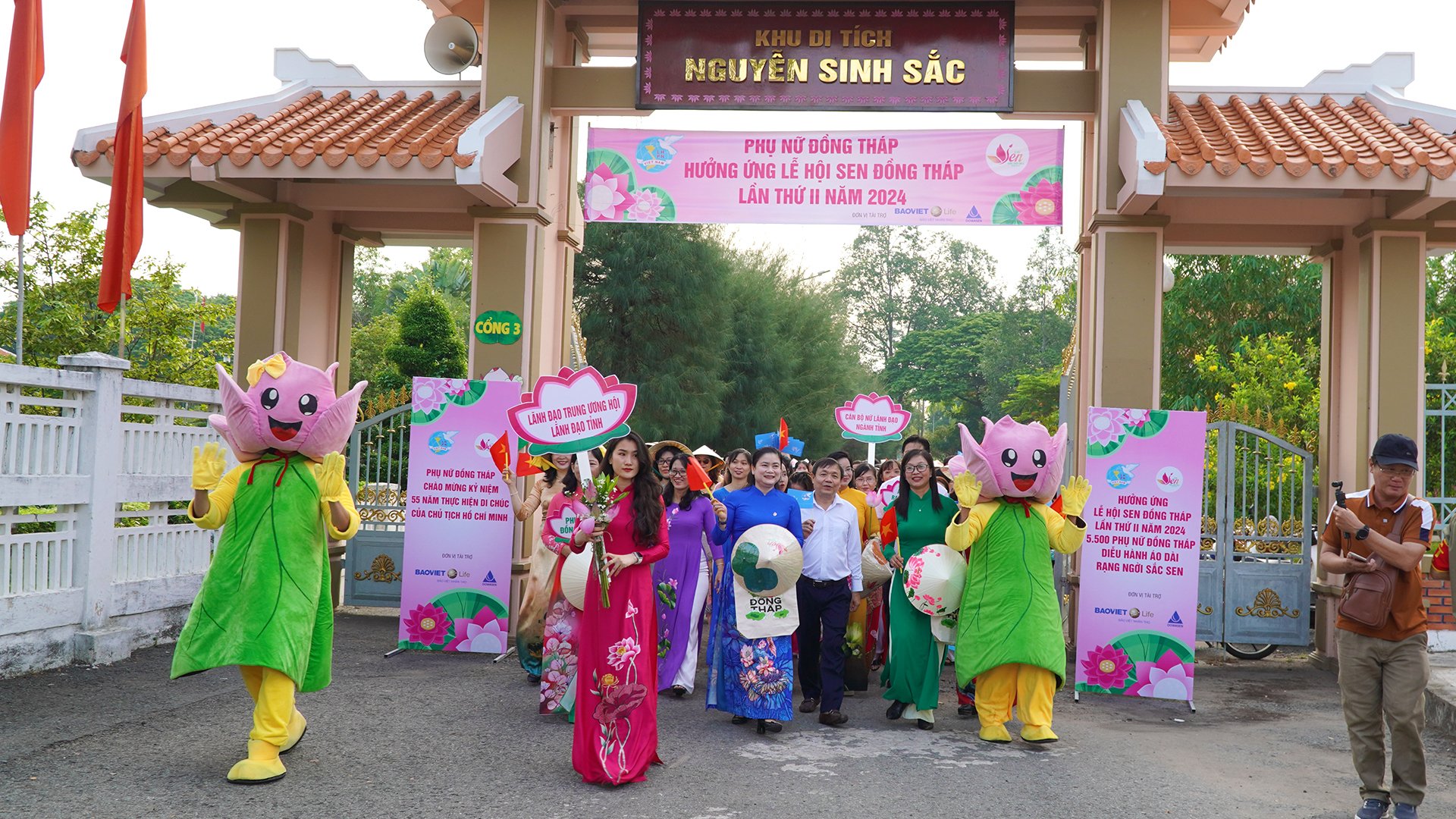 Những hình ảnh đẹp, “độc” tại Lễ hội Sen tỉnh Đồng Tháp- Ảnh 48.