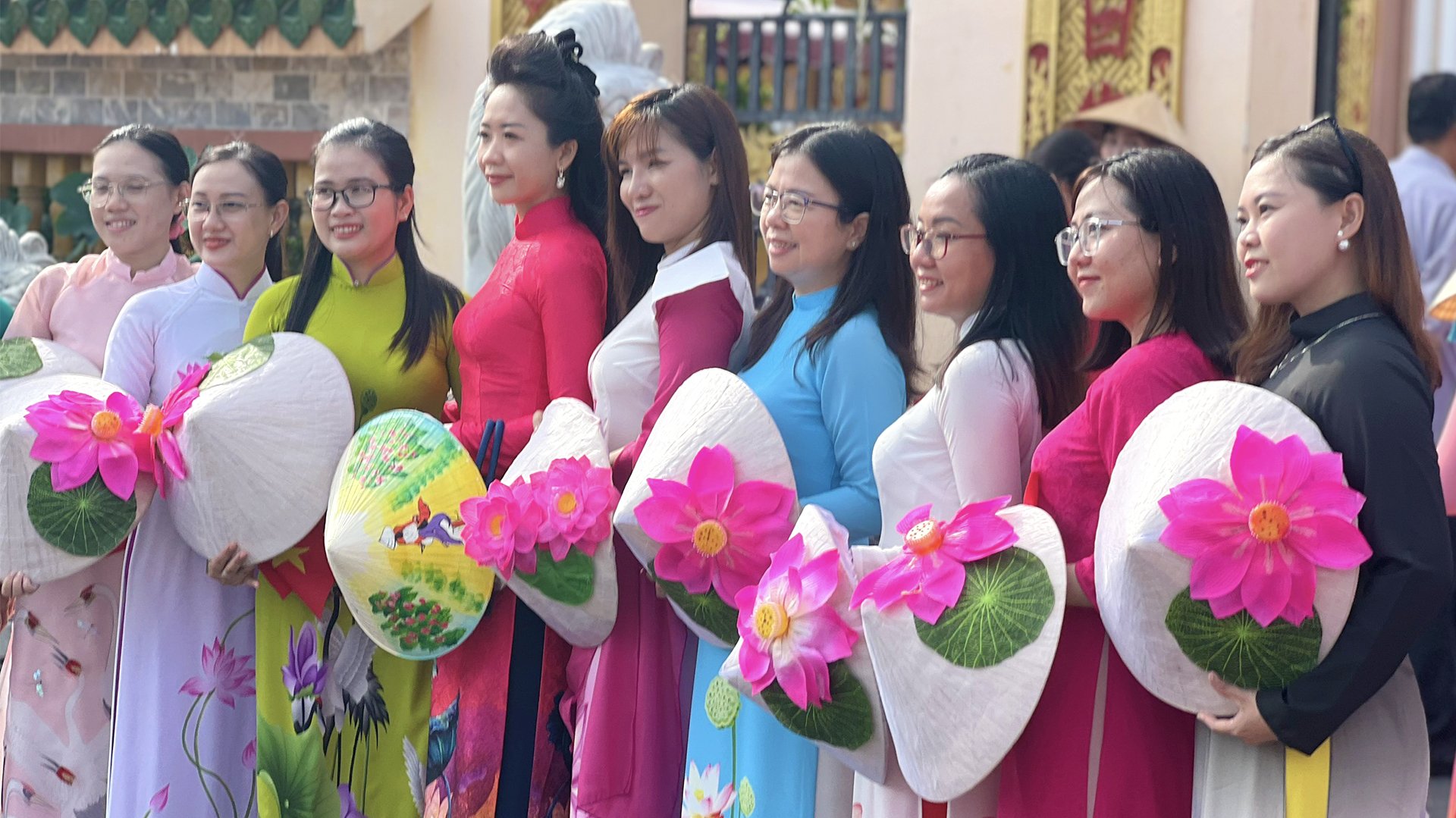 Những hình ảnh đẹp, “độc” tại Lễ hội Sen tỉnh Đồng Tháp- Ảnh 54.