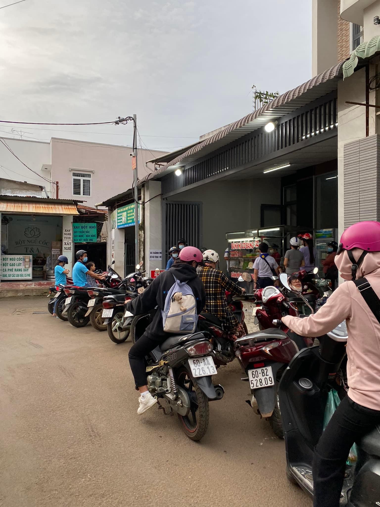 328 người nhập viện sau khi ăn bánh mì: 2 trẻ sốc nặng thở máy, mở thêm đơn vị cấp cứu- Ảnh 2.